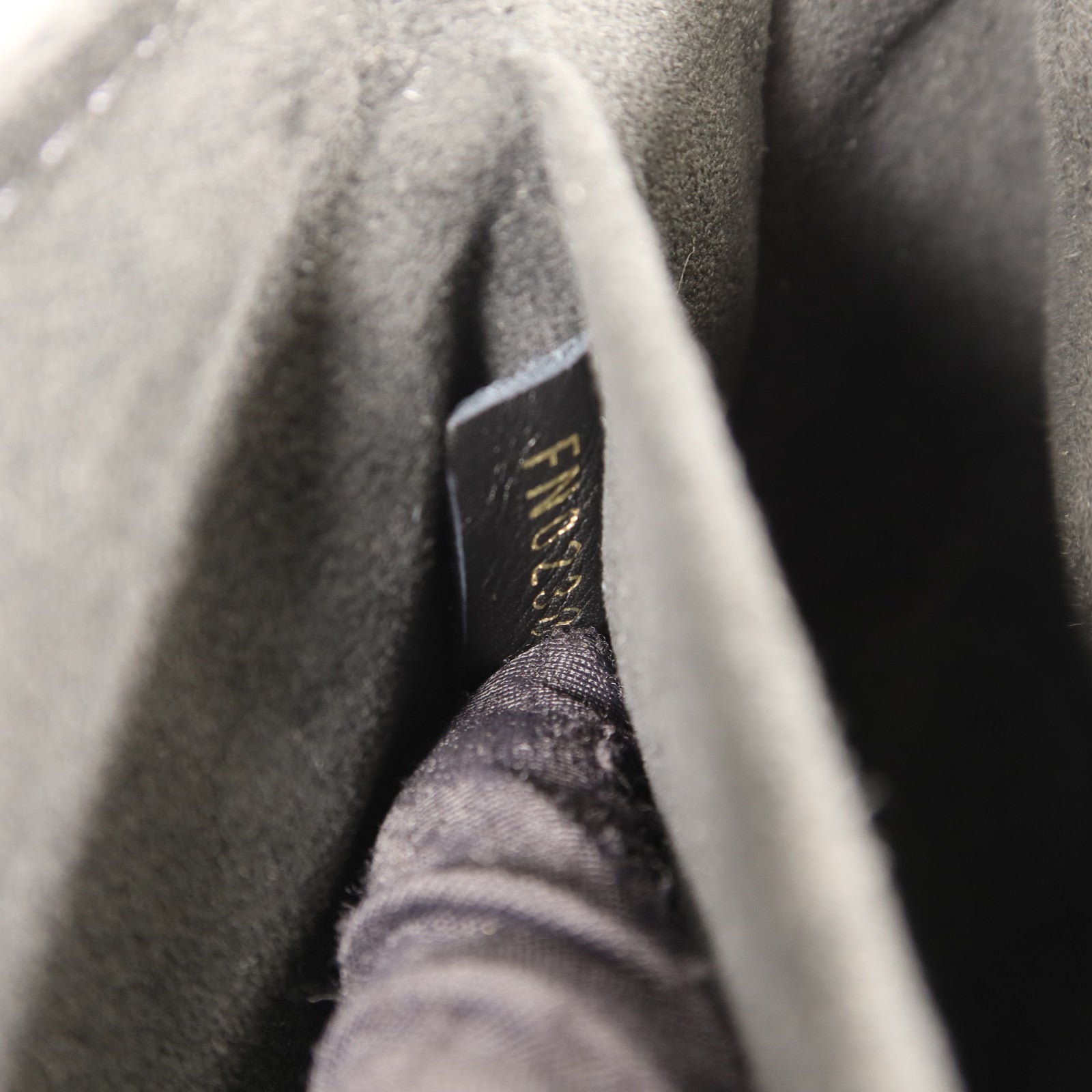 LOUIS VUITTON 牛皮皮革New Wave MM金扣鏈帶手挽肩背兩用袋