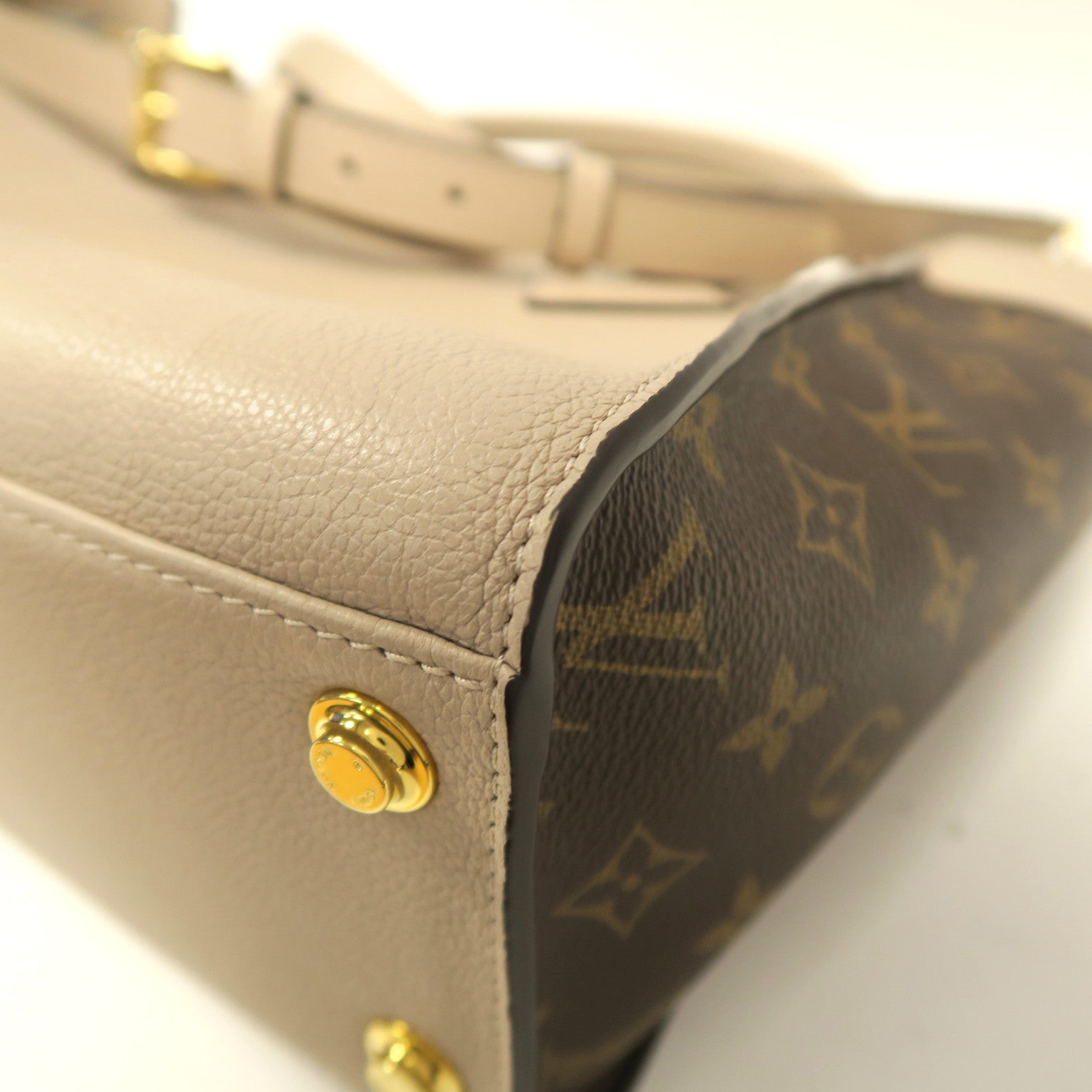 LOUIS VUITTON 【激減優惠】牛皮皮革On My Side MM金扣手挽肩背兩用袋米灰色/啡色