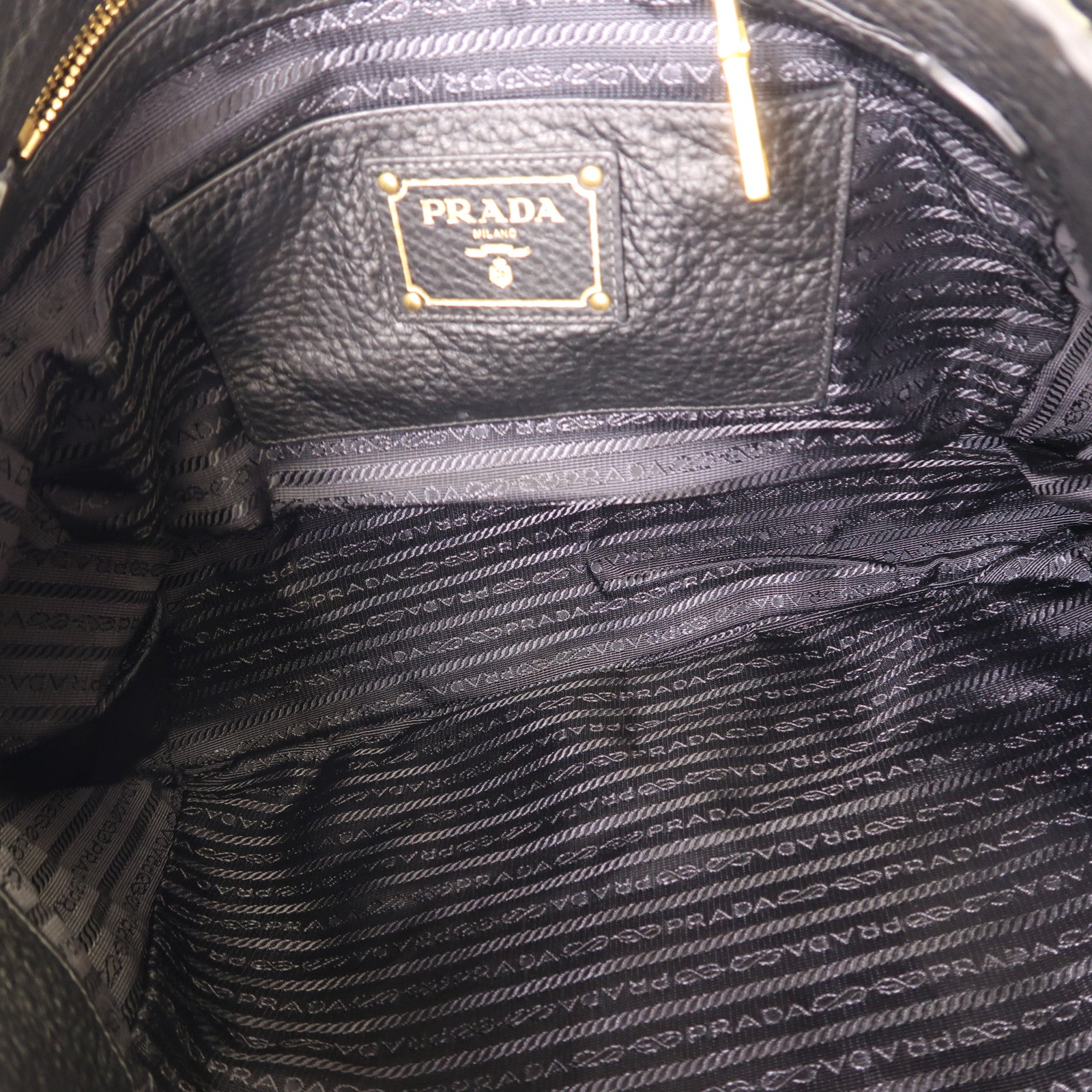 PRADA 牛皮皮革Shoulder Bag金扣肩背袋黑色