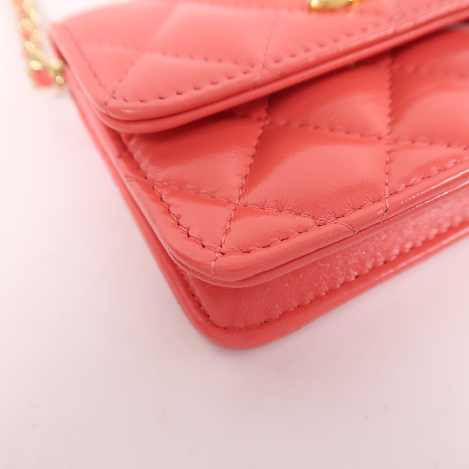 CHANEL 皮革Mini Flap Bag金扣鏈帶肩背袋
