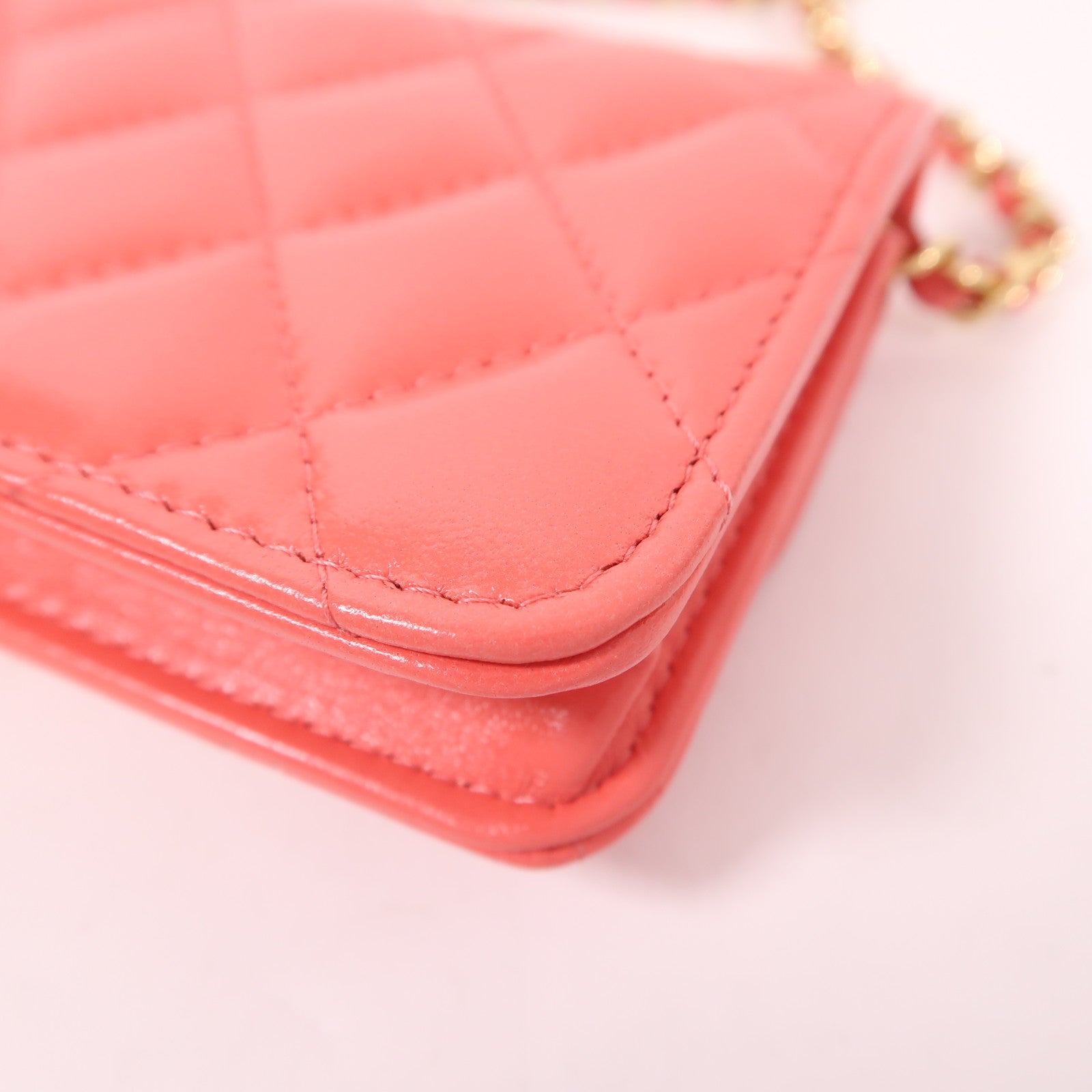 CHANEL 皮革Mini Flap Bag金扣鏈帶肩背袋