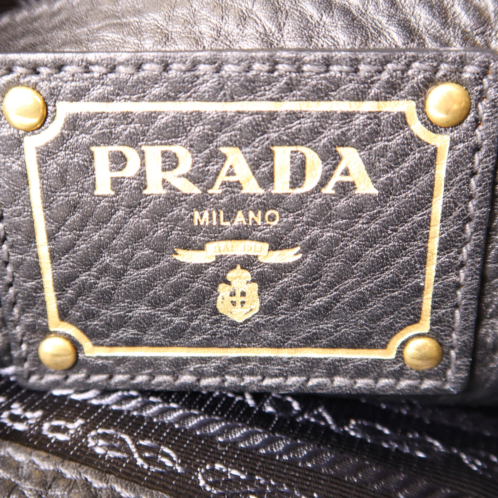 PRADA 牛皮皮革Shoulder Bag金扣肩背袋黑色