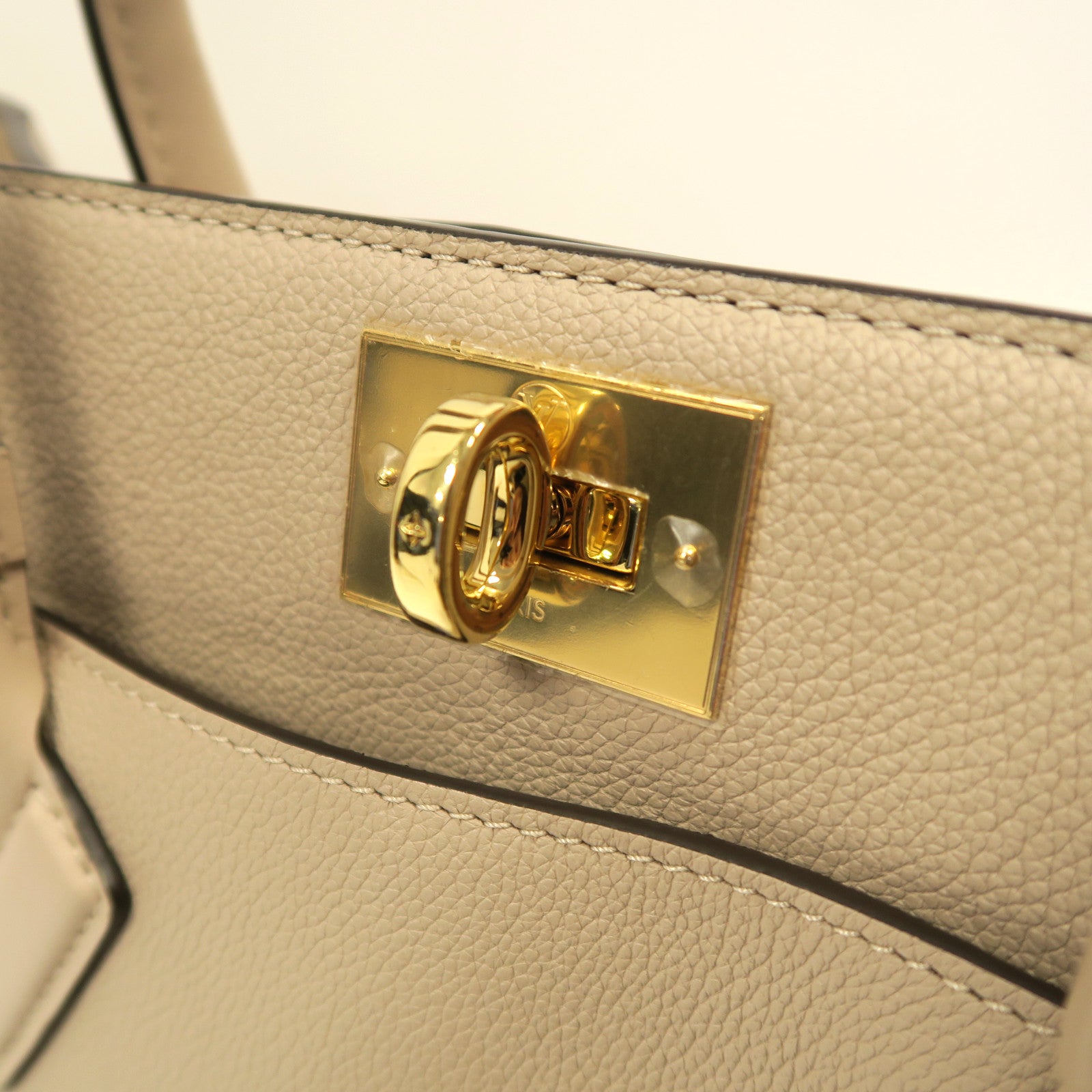 LOUIS VUITTON 【激減優惠】牛皮皮革On My Side MM金扣手挽肩背兩用袋米灰色/啡色