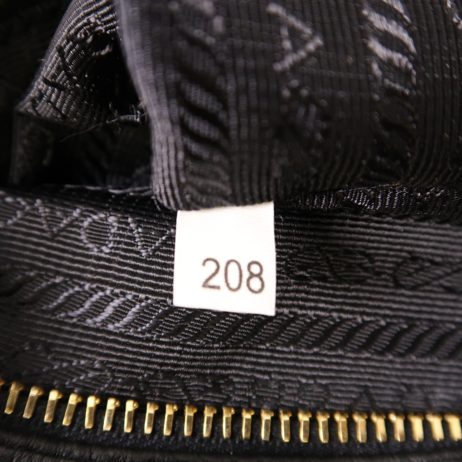 PRADA 牛皮皮革Shoulder Bag金扣肩背袋黑色