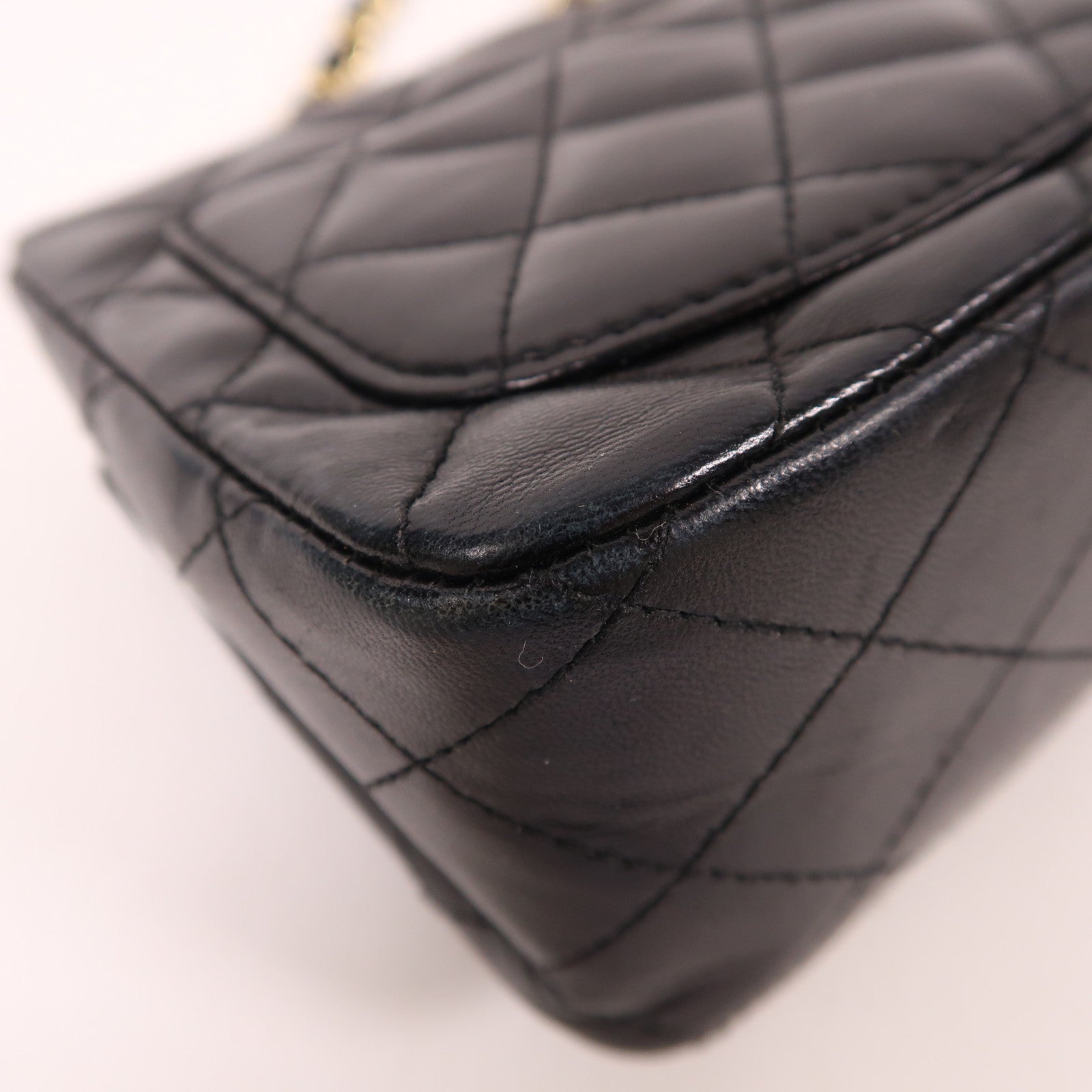CHANEL 羊皮皮革Mini Classic 17金扣鏈帶肩背袋