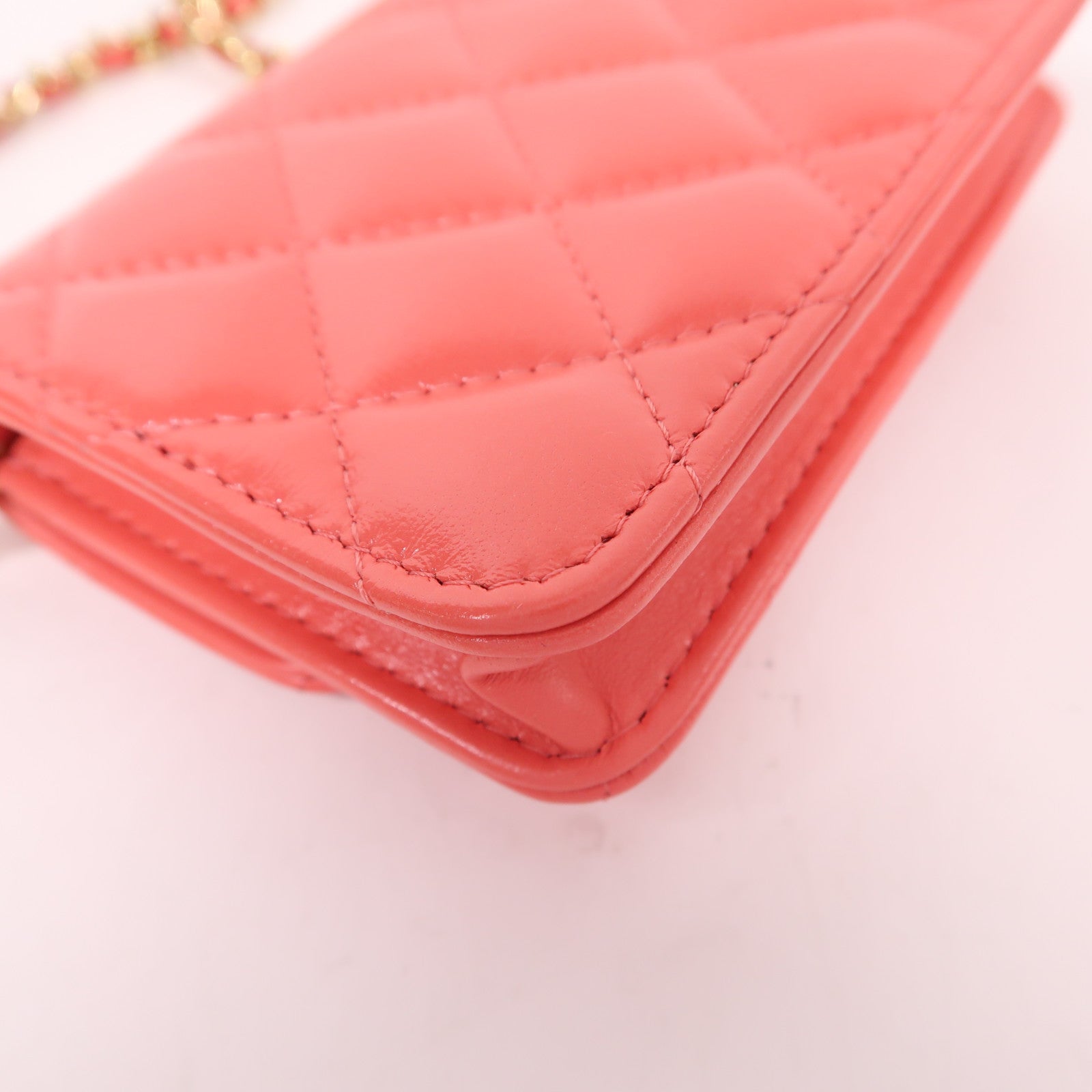 CHANEL 皮革Mini Flap Bag金扣鏈帶肩背袋