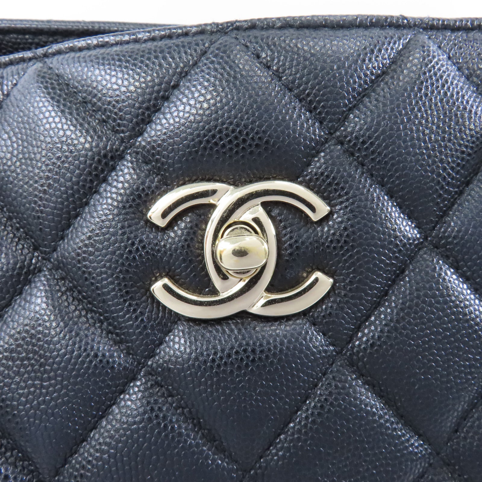 CHANEL 菱格Caviar皮革Chain Shoulder金扣鏈帶肩背袋黑色