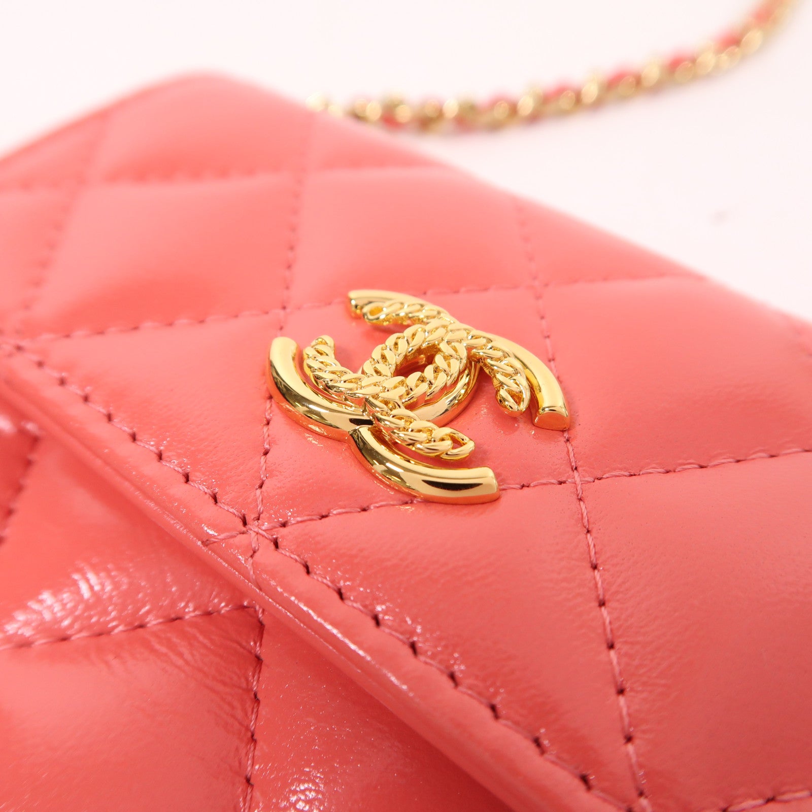 CHANEL 皮革Mini Flap Bag金扣鏈帶肩背袋