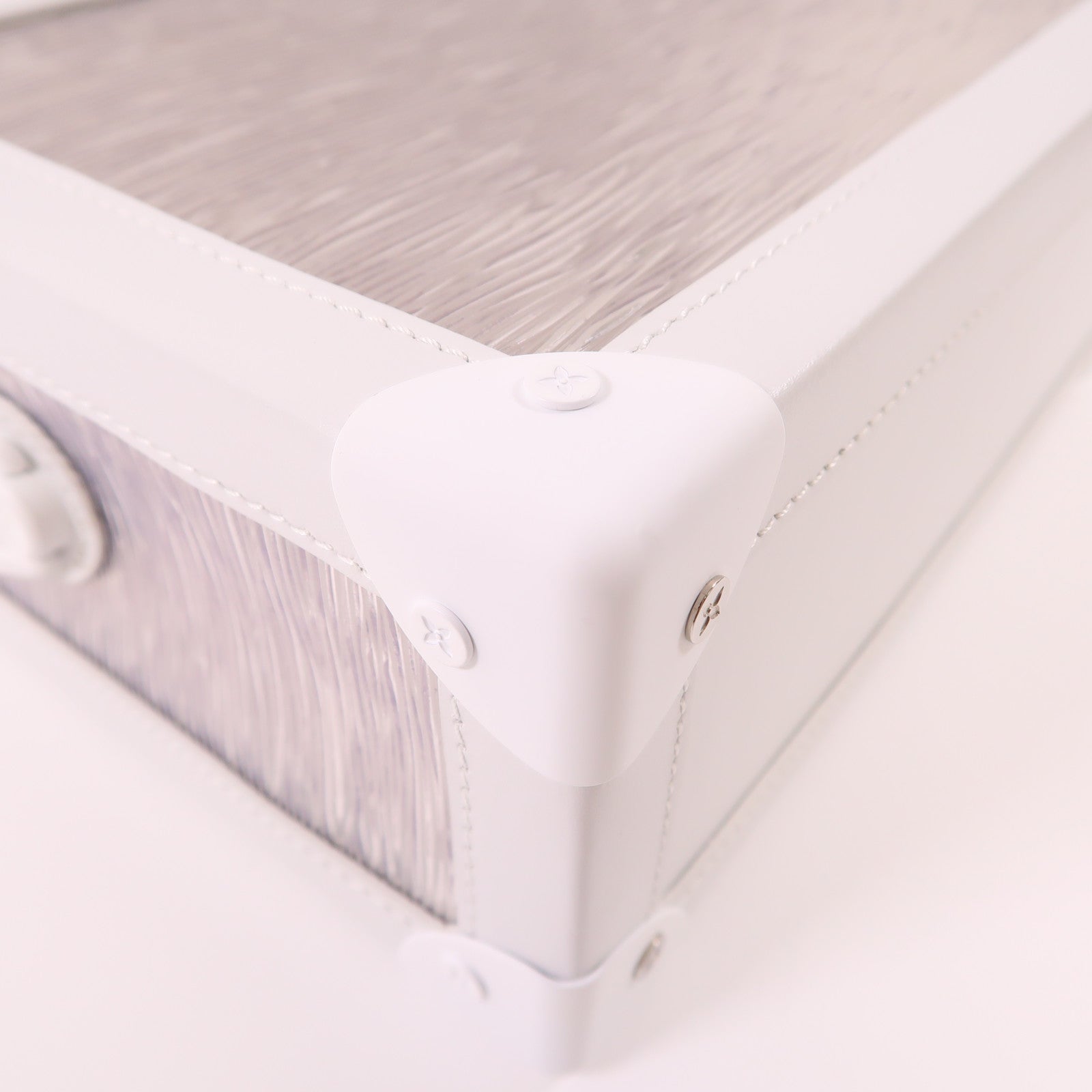 LOUIS VUITTON PVC Soft Trunk肩背袋白色