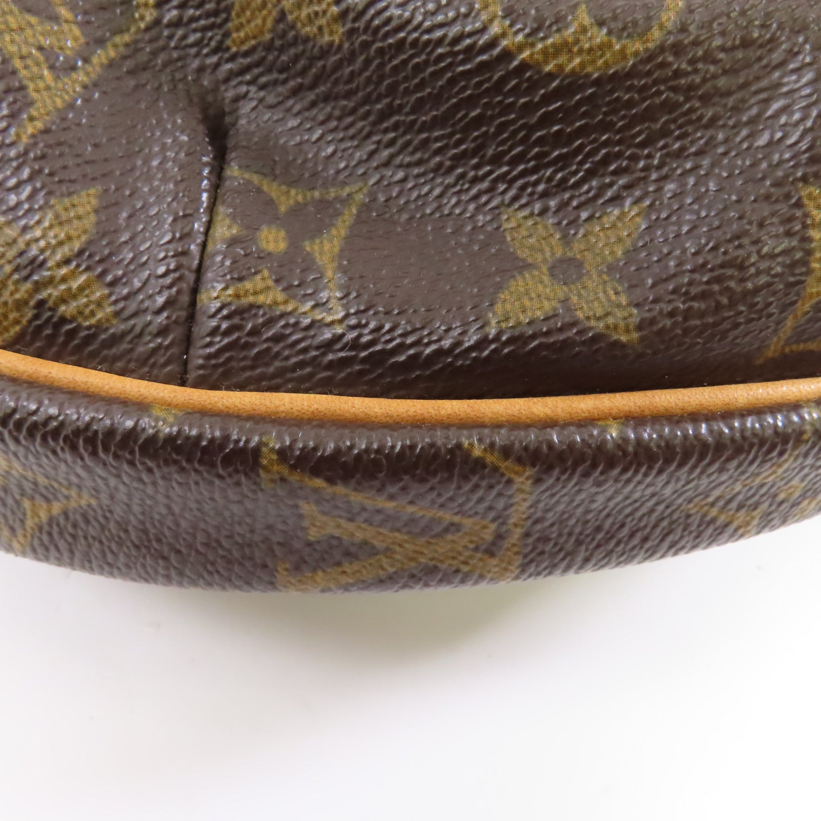LOUIS VUITTON Monogram Croissant MM金扣肩背袋棕色
