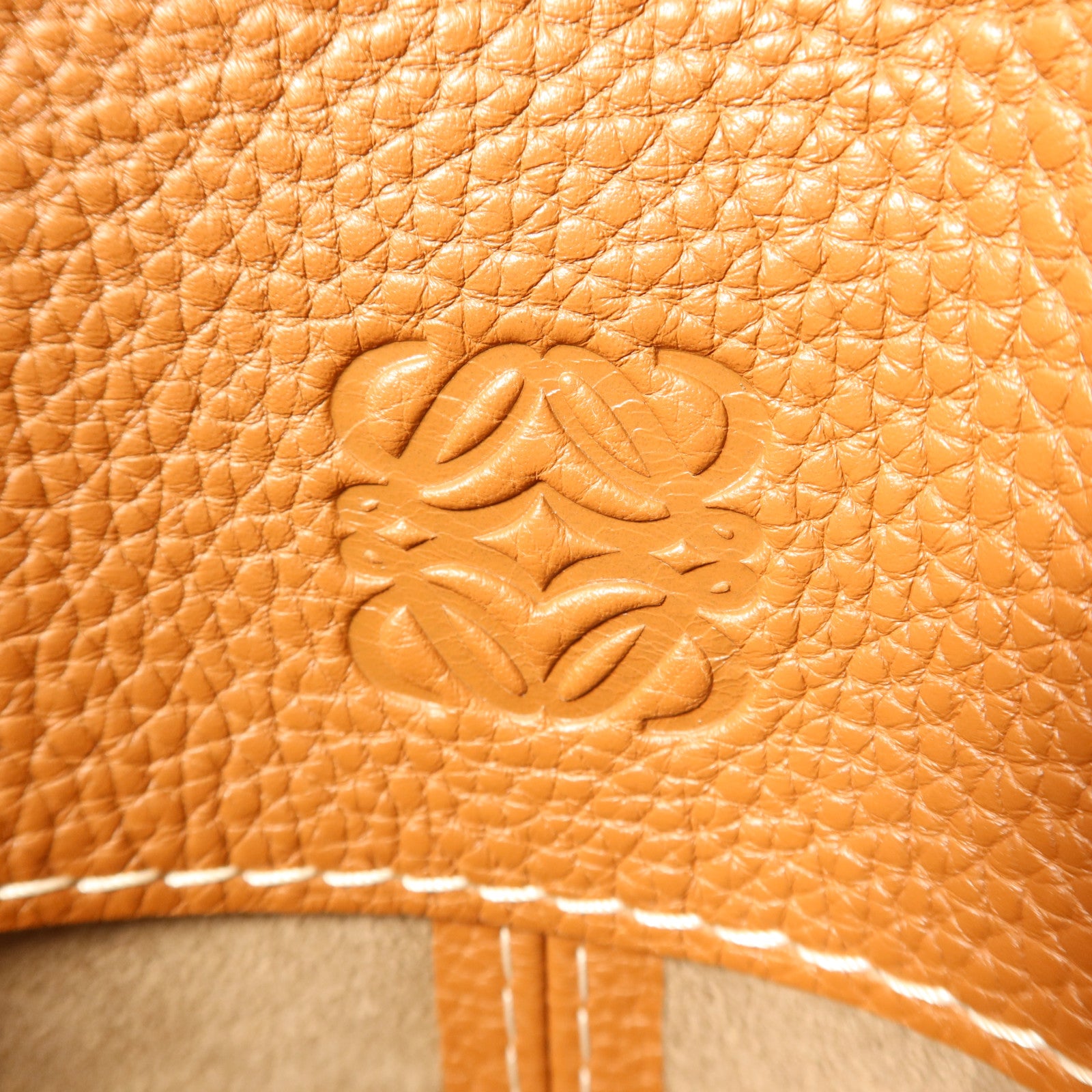 LOEWE 牛皮皮革Shoulder Bag金扣肩背袋