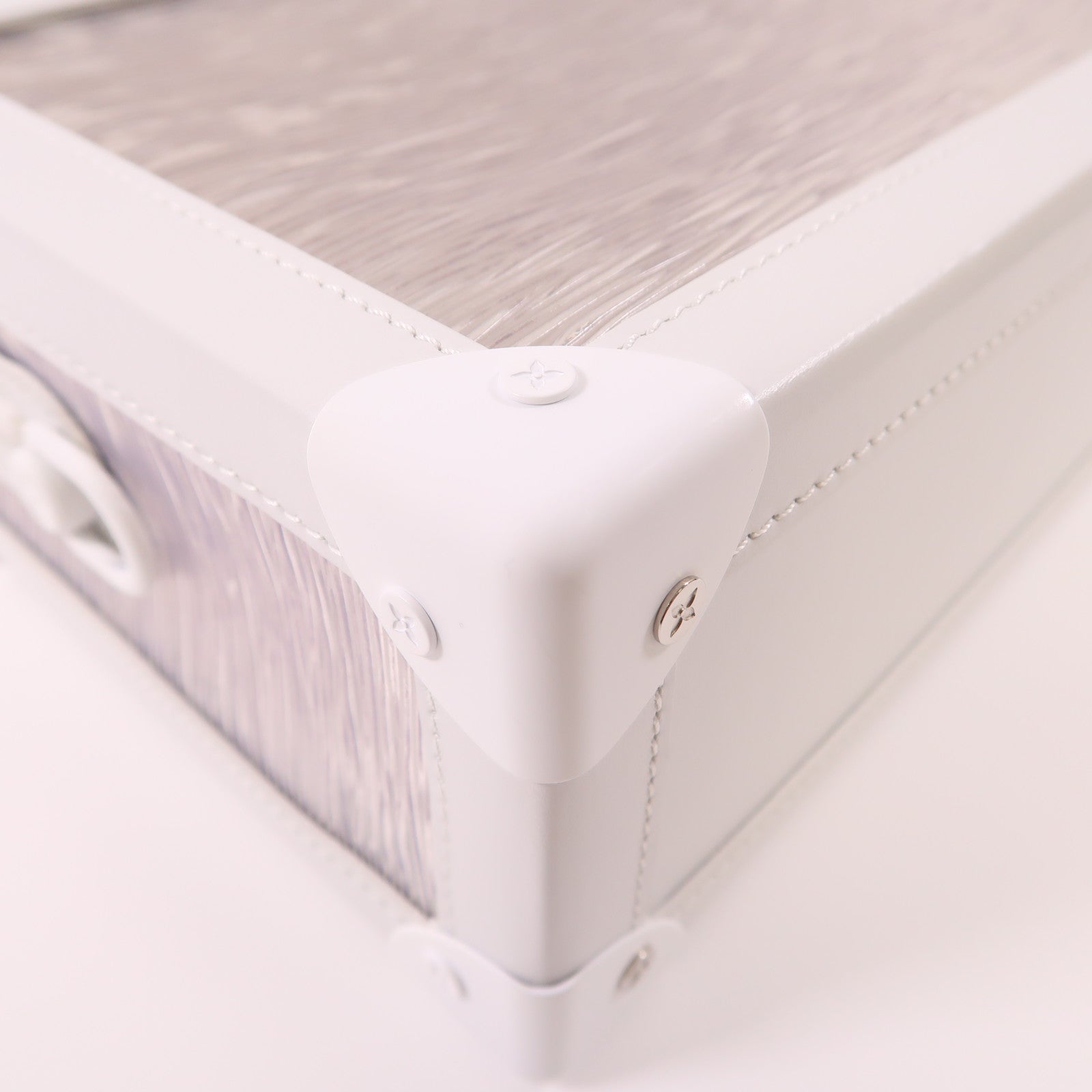 LOUIS VUITTON PVC Soft Trunk肩背袋白色