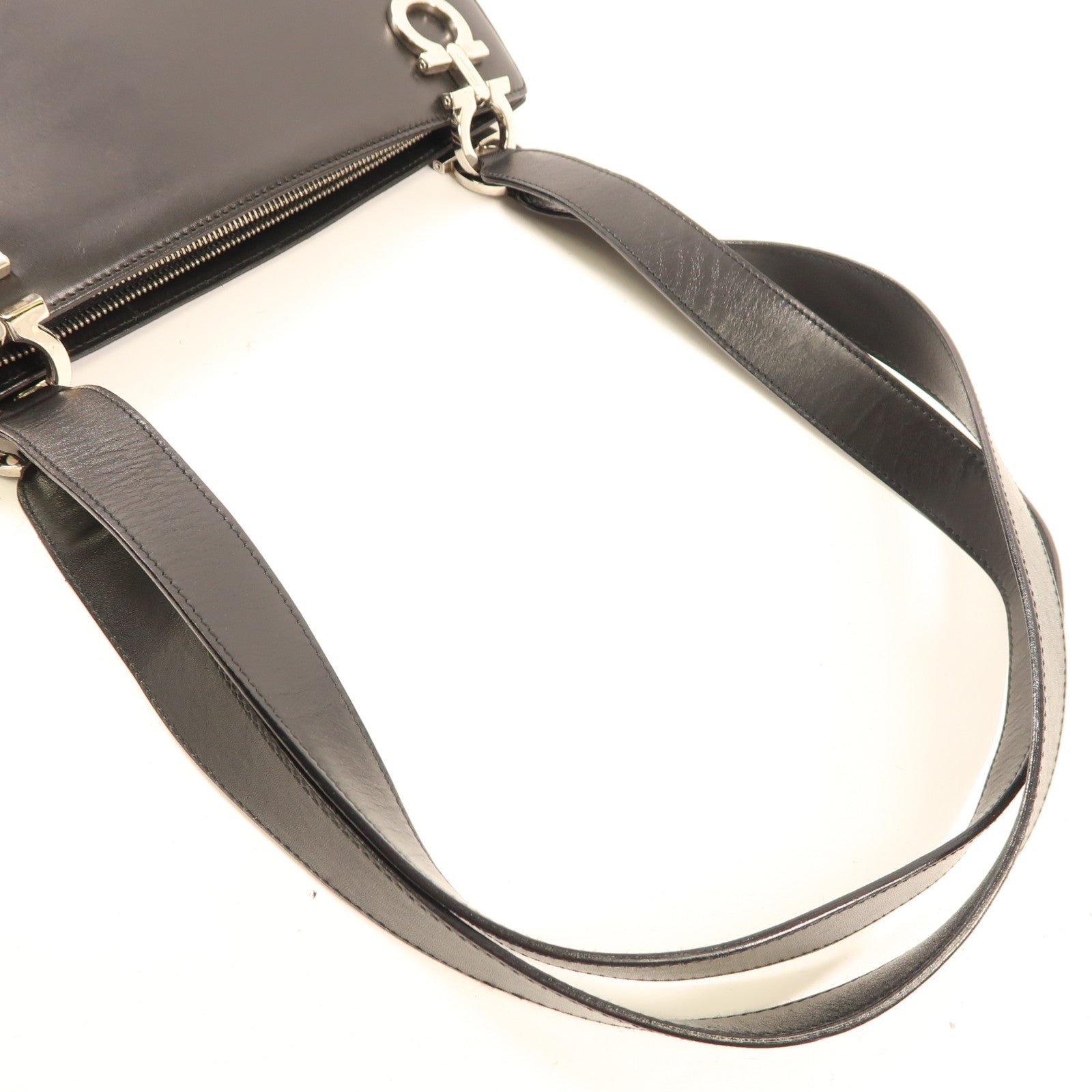 Salvatore Ferragamo 【激減優惠】牛皮皮革Shoulder Bag銀扣肩背袋