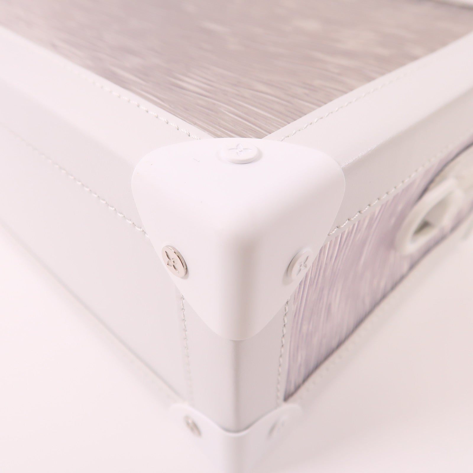 LOUIS VUITTON 【激減優惠】PVC Soft Trunk肩背袋白色