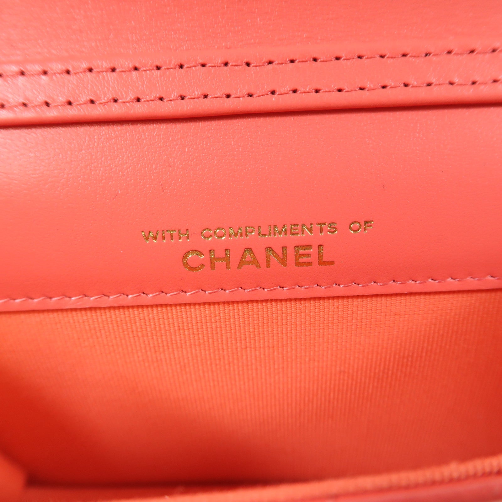 CHANEL 皮革Mini Flap Bag金扣鏈帶肩背袋