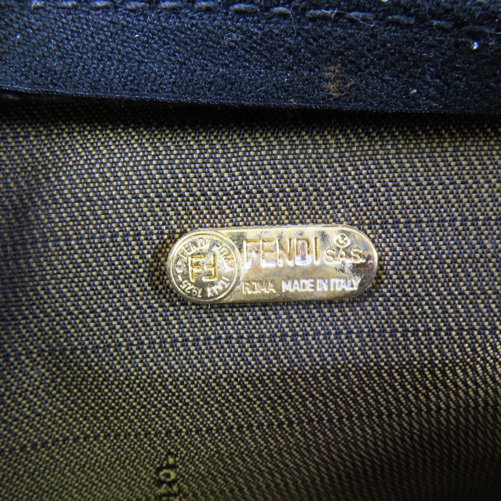 FENDI 牛皮皮革Clutch Pouch金扣手拿包
