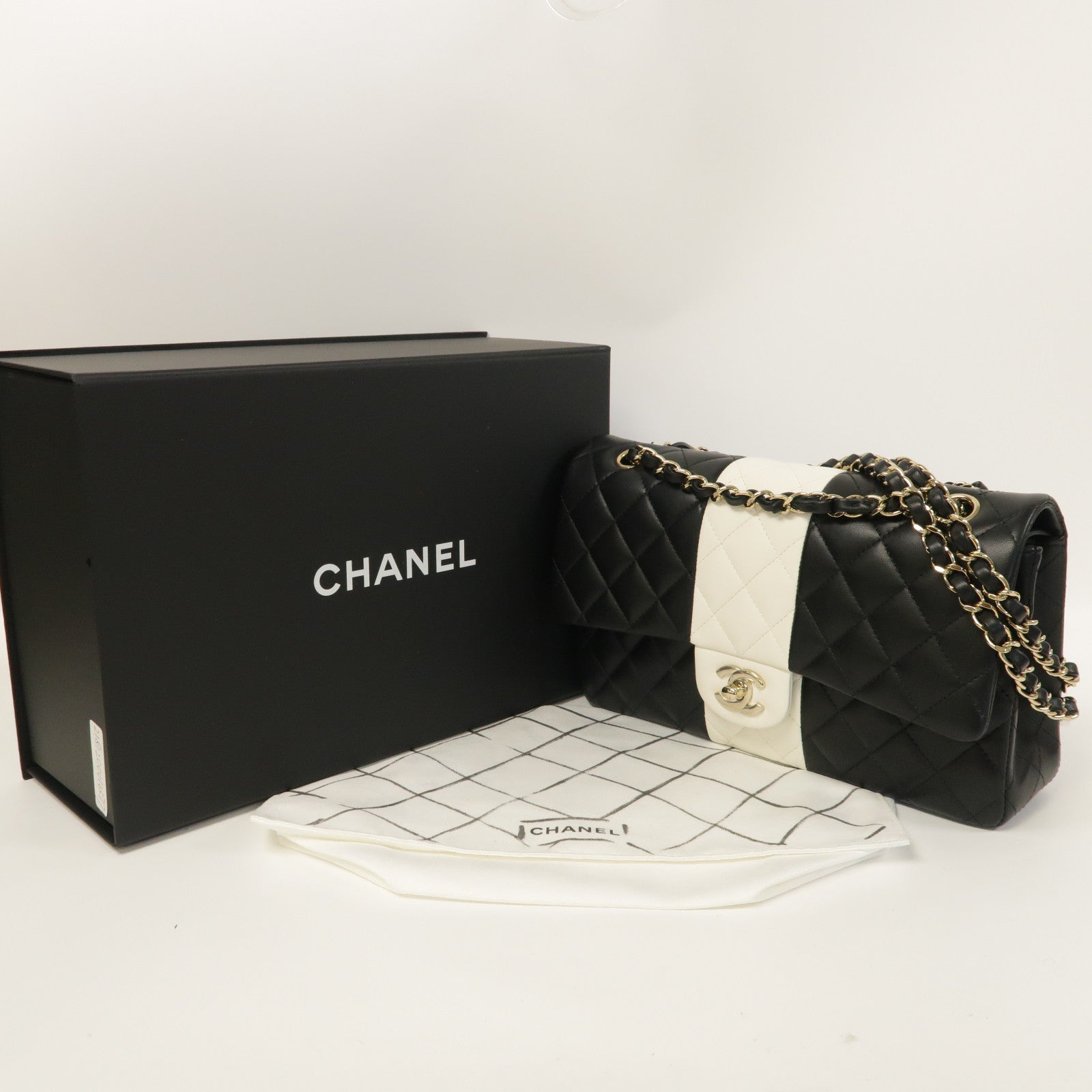 CHANEL 【激減優惠】菱格羊皮皮革Classic 25金扣鏈帶肩背袋黑色/白色