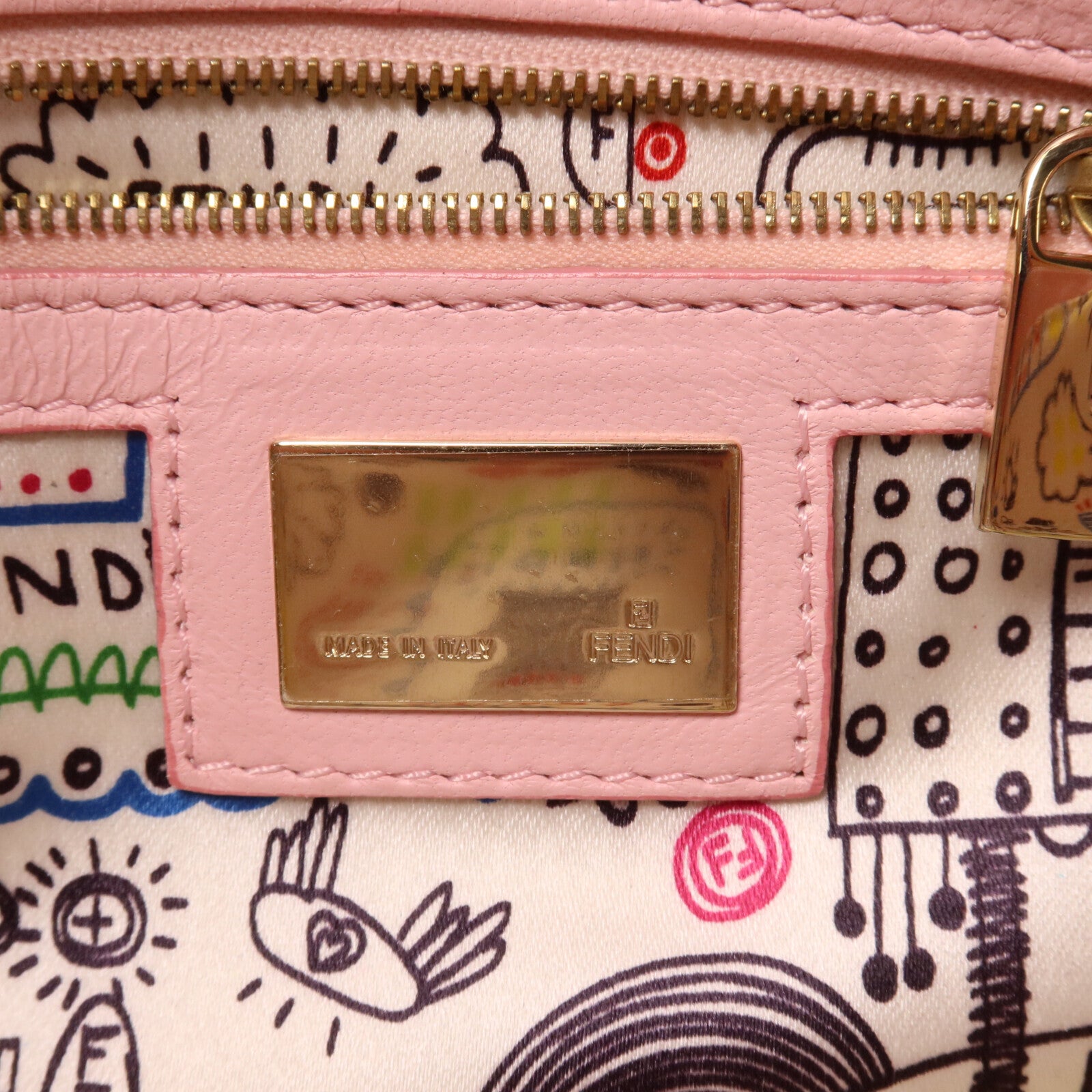 FENDI 牛皮皮革Embossed Baguette肩背袋