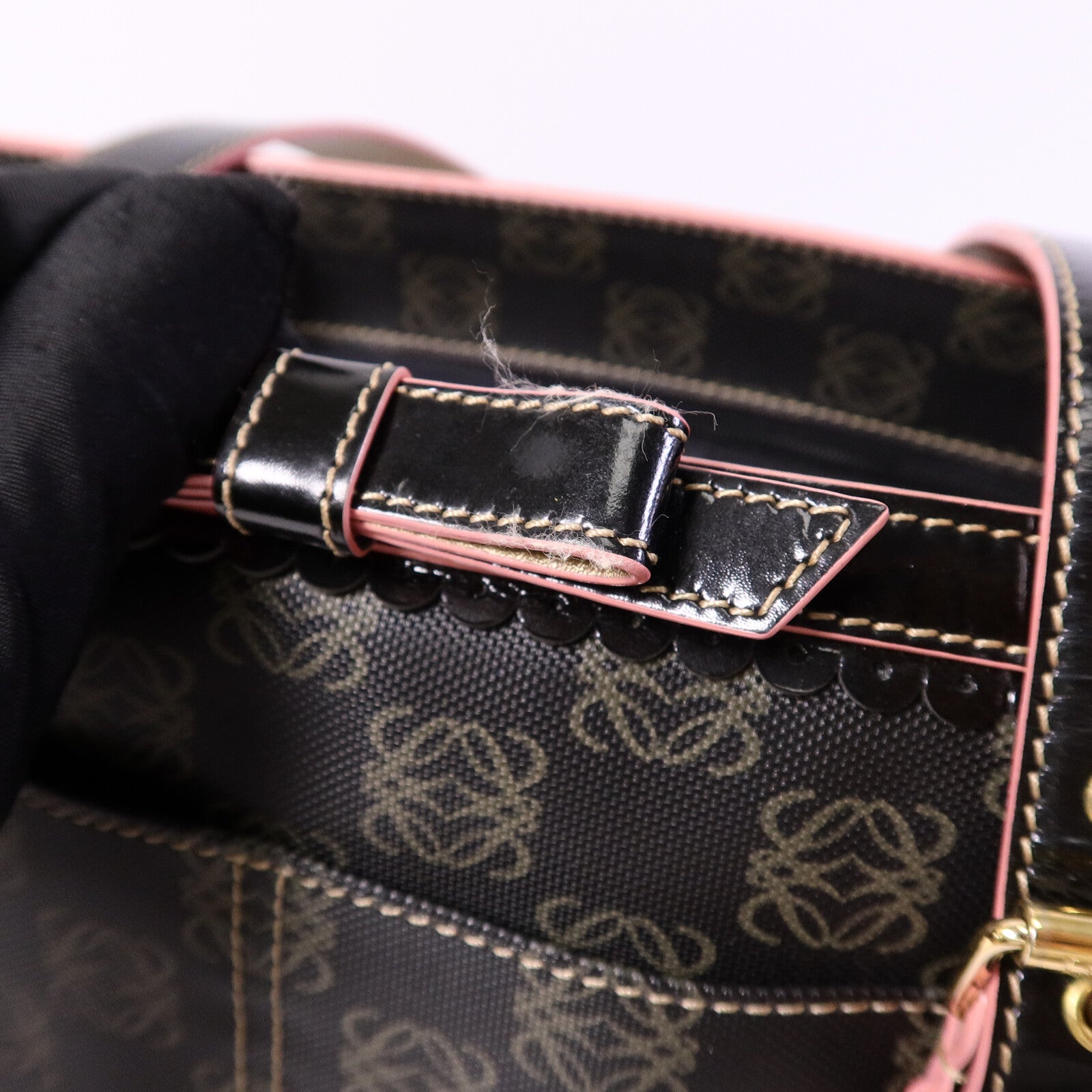 LOEWE 帆布Anagram Shoulder Bag肩背袋