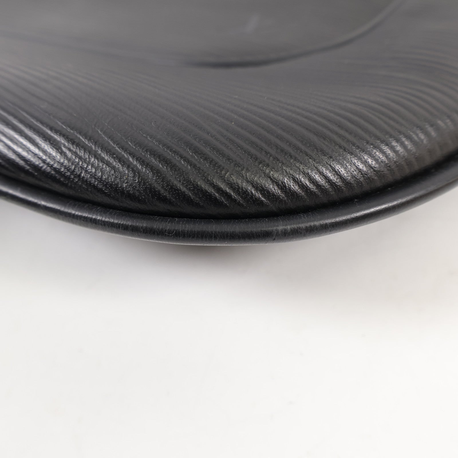 LOUIS VUITTON Epi Matsy金扣肩背袋