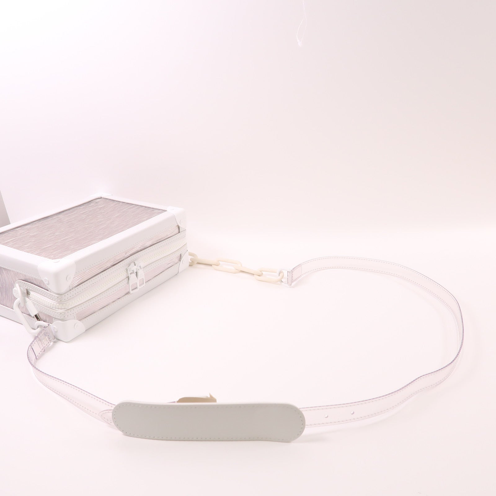 LOUIS VUITTON PVC Soft Trunk肩背袋白色
