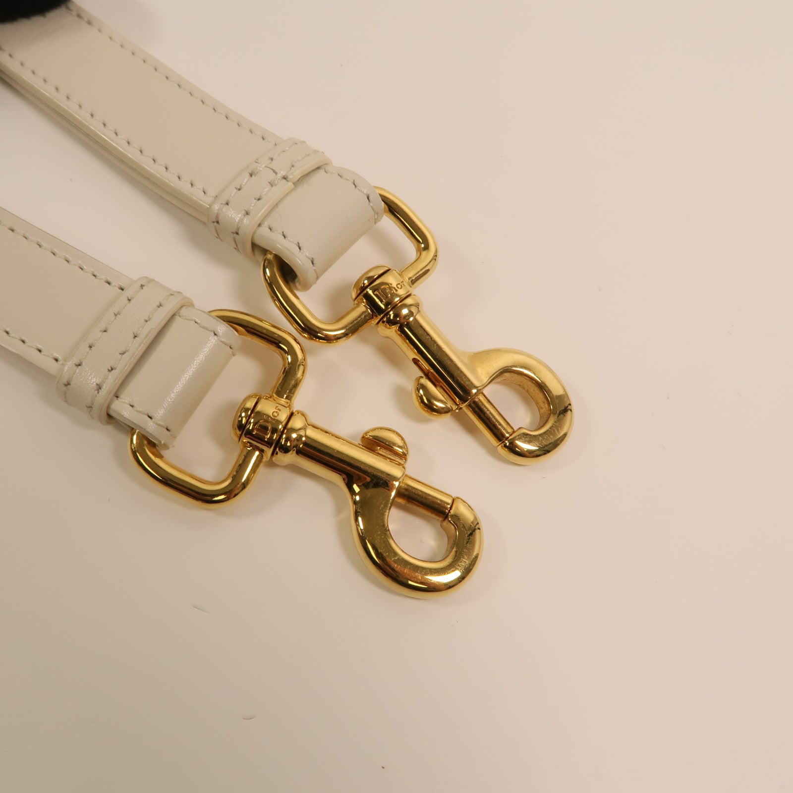 Dior 牛皮皮革Bobby Medium金扣肩背袋