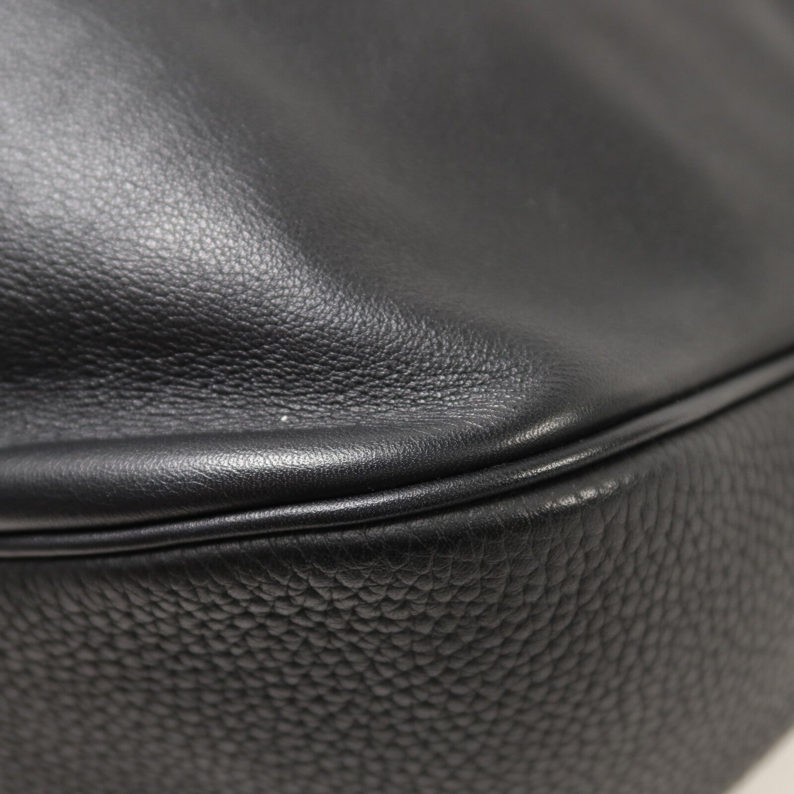 HERMES Swift皮革Virevolte 24肩背袋Noir