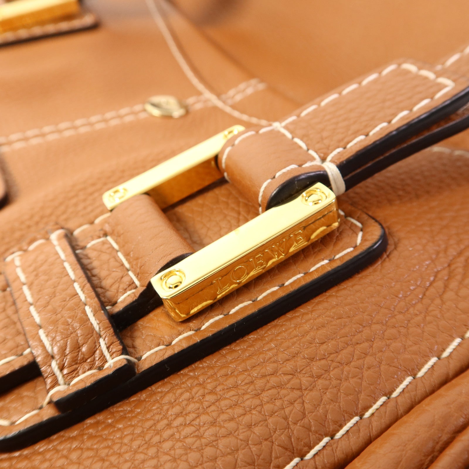 LOEWE 牛皮皮革Shoulder Bag金扣肩背袋