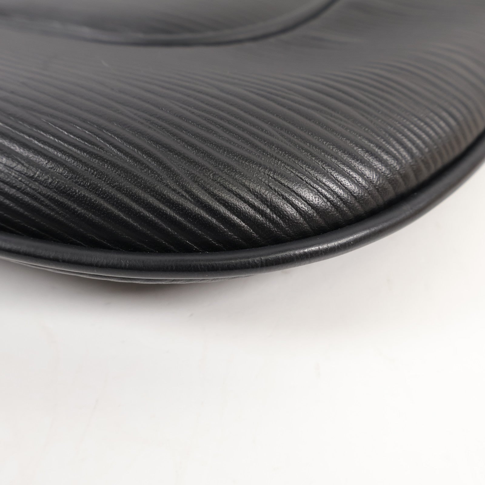 LOUIS VUITTON Epi Matsy金扣肩背袋