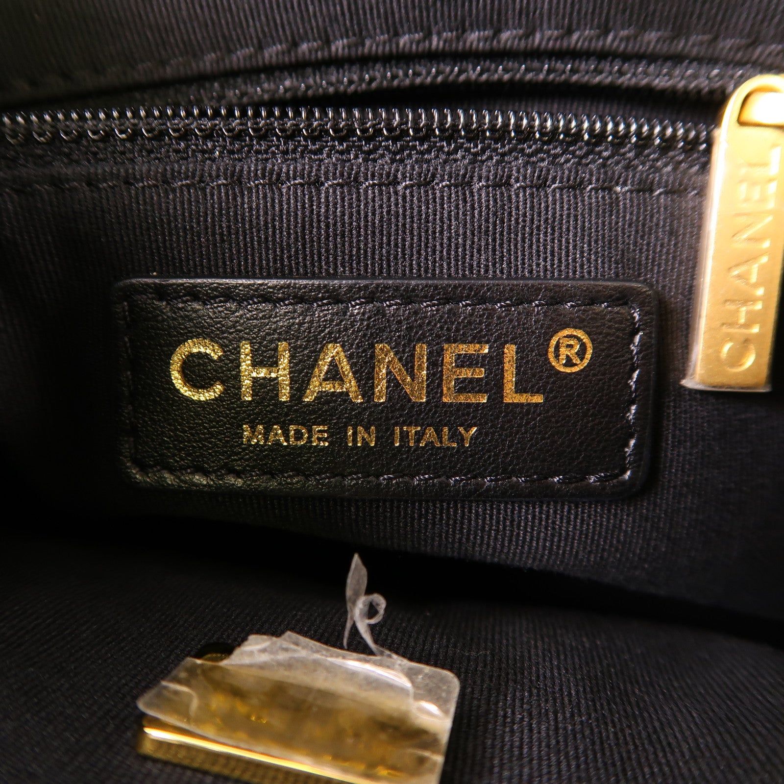 CHANEL 牛皮皮革Mini Backpack金扣鏈帶背包