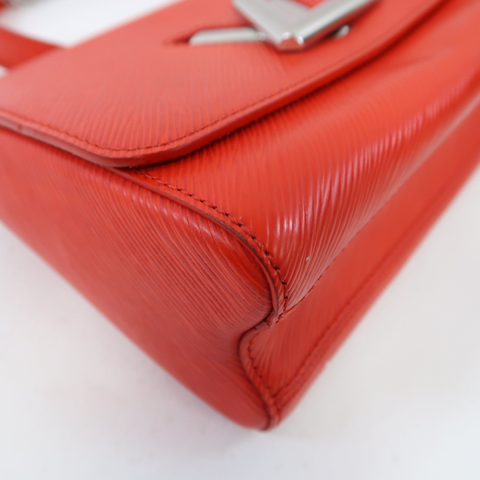 LOUIS VUITTON Epi皮革Twist MM銀扣鏈帶肩背袋紅色