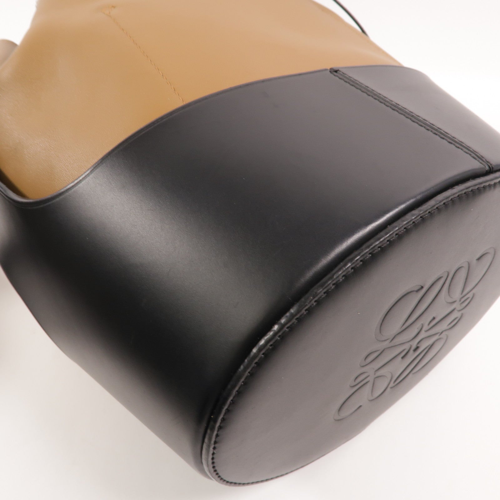 LOEWE 牛皮皮革Balloon Bucket Medium手挽肩背兩用袋
