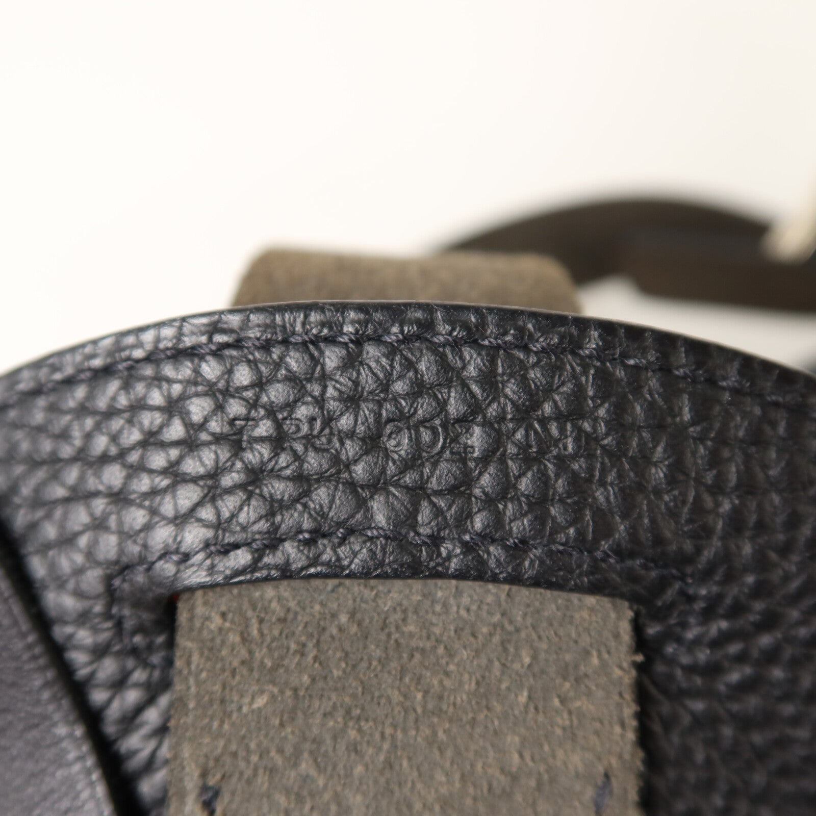 HERMES Swift皮革Virevolte 24肩背袋Noir