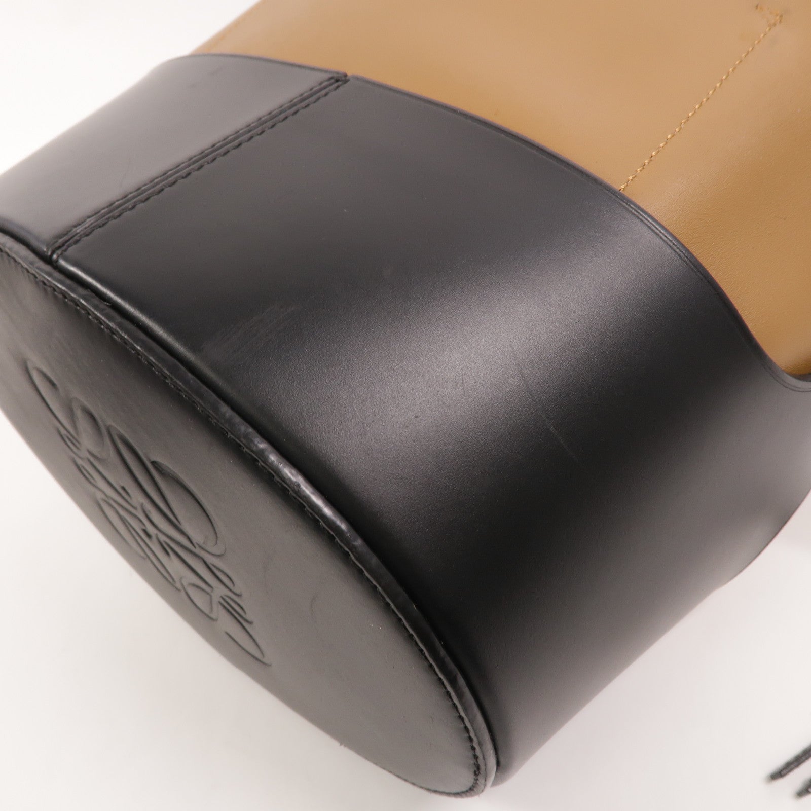 LOEWE 牛皮皮革Balloon Bucket Medium手挽肩背兩用袋