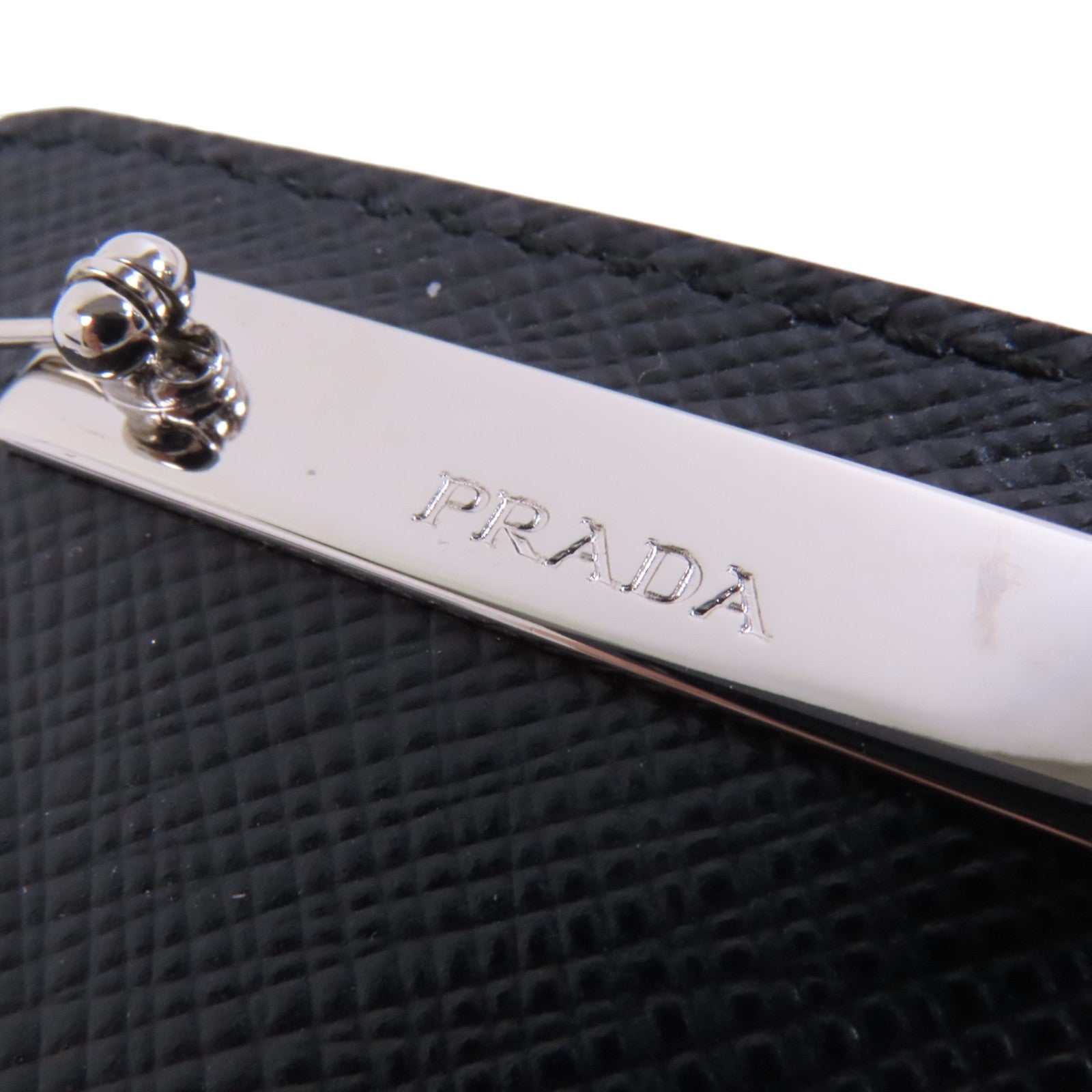 PRADA Saffiano皮革/金屬Brooch銀扣胸針