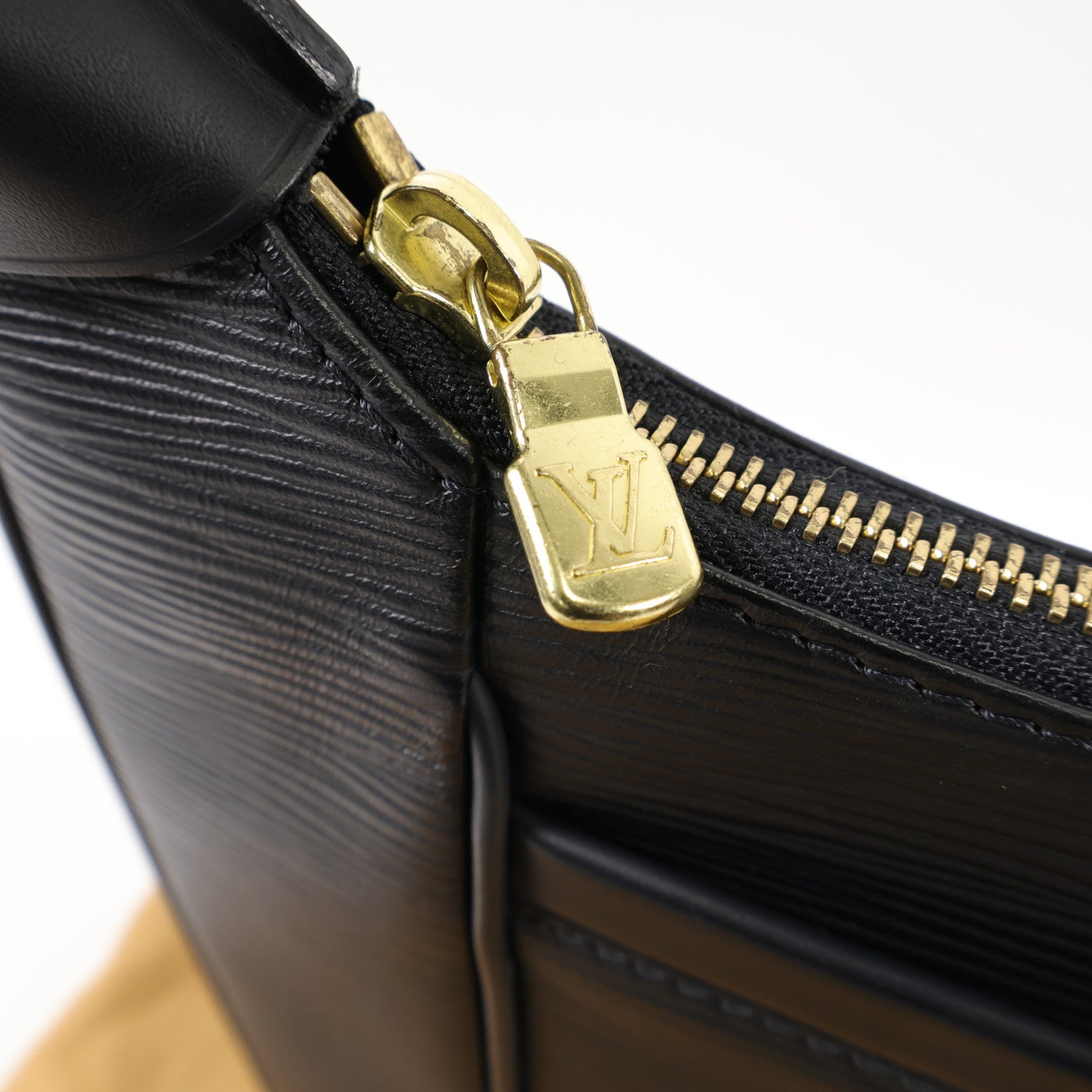 LOUIS VUITTON Epi Matsy金扣肩背袋