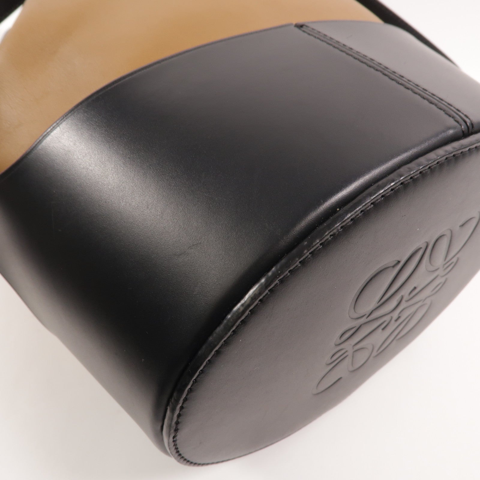 LOEWE 牛皮皮革Balloon Bucket Medium手挽肩背兩用袋