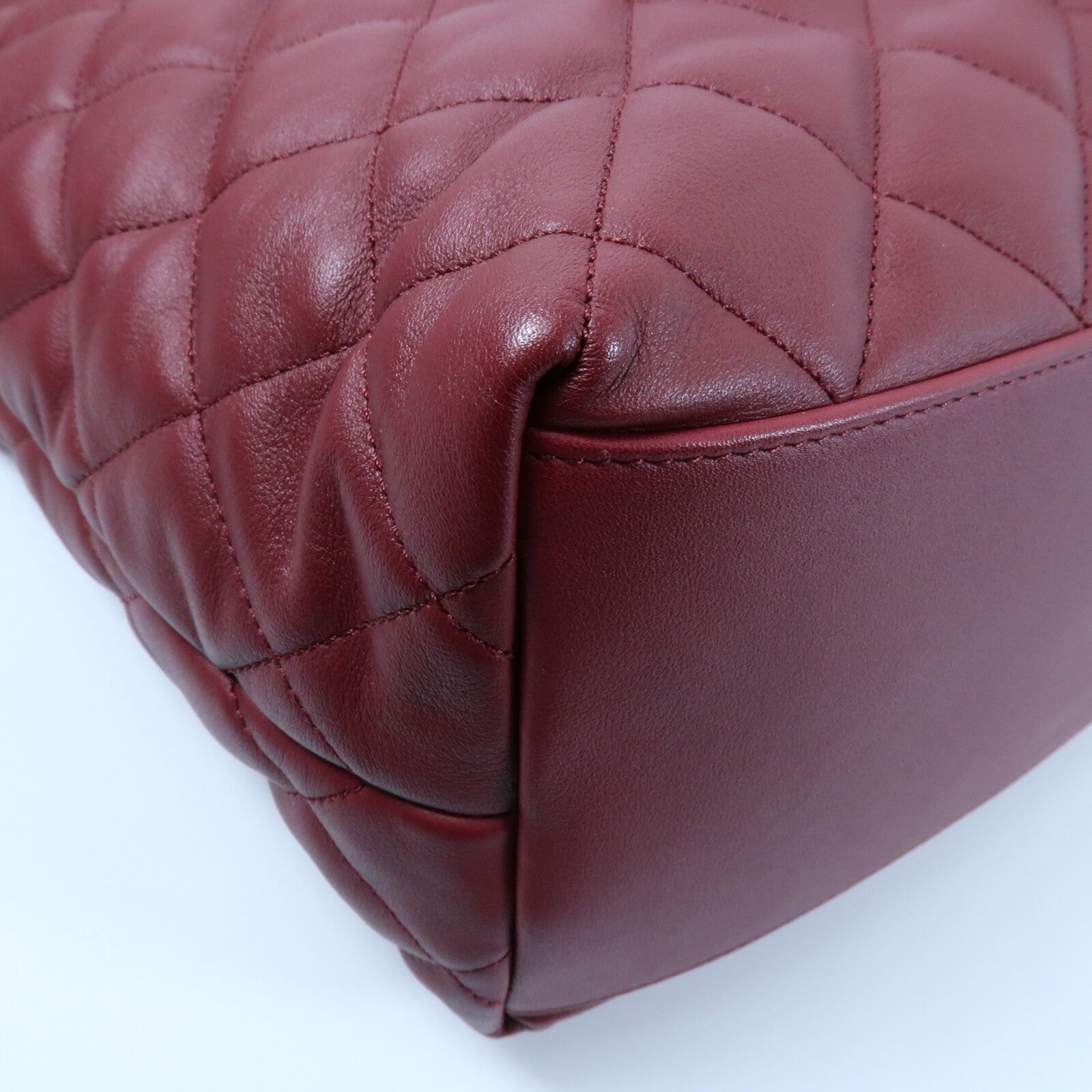 CHANEL 牛皮皮革Maxi Hobo金扣肩背袋
