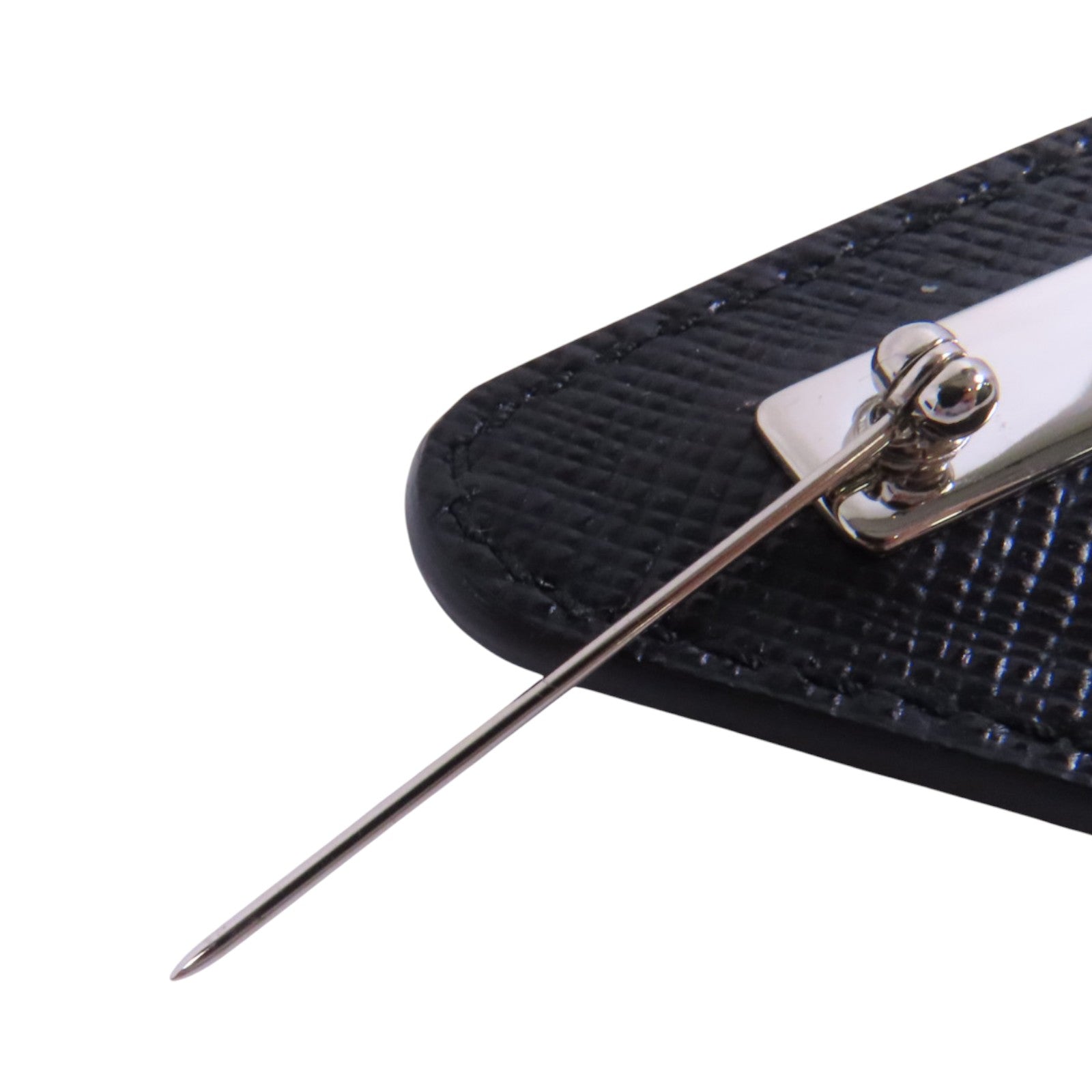 PRADA Saffiano皮革/金屬Brooch銀扣胸針– Brand Off Hong Kong