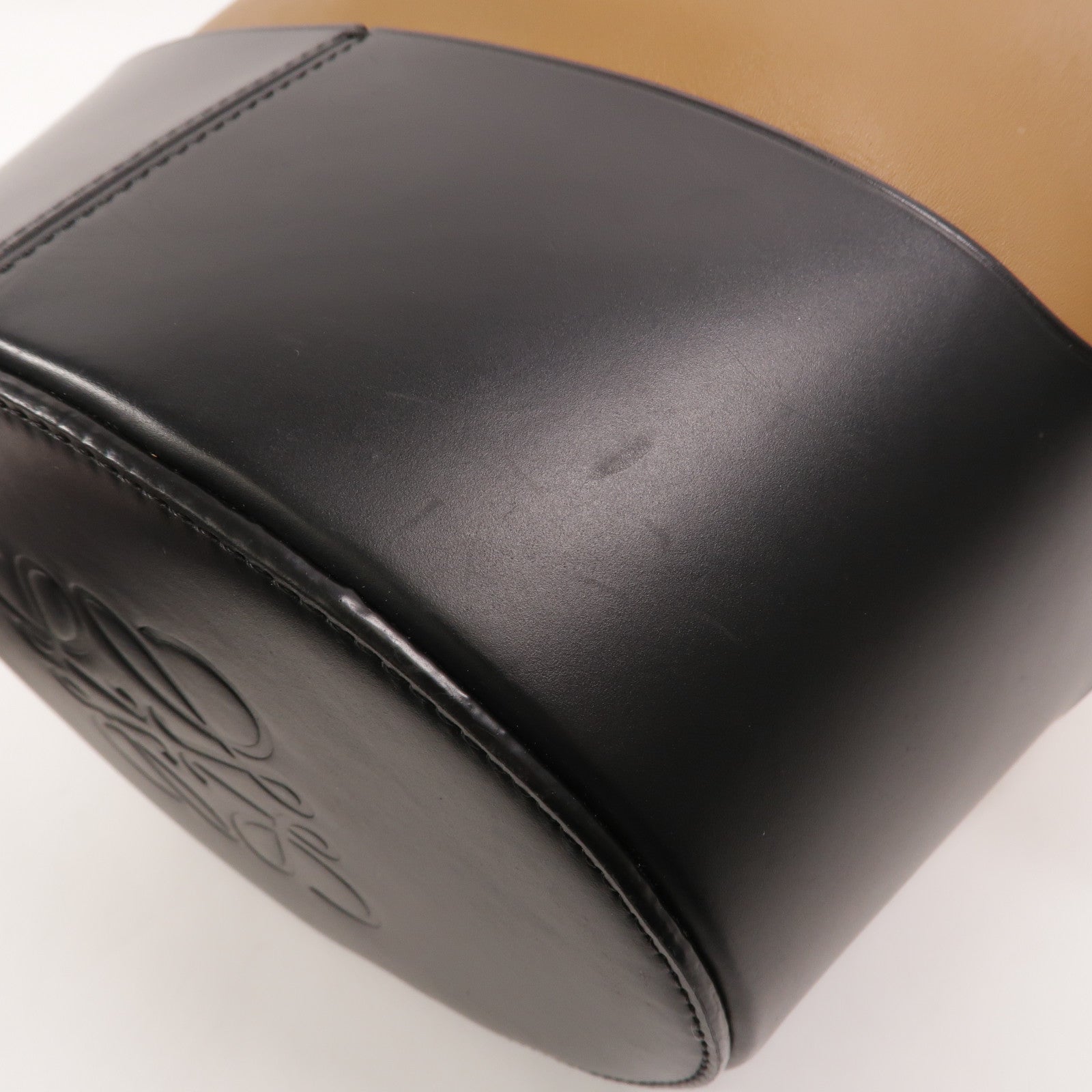 LOEWE 牛皮皮革Balloon Bucket Medium手挽肩背兩用袋