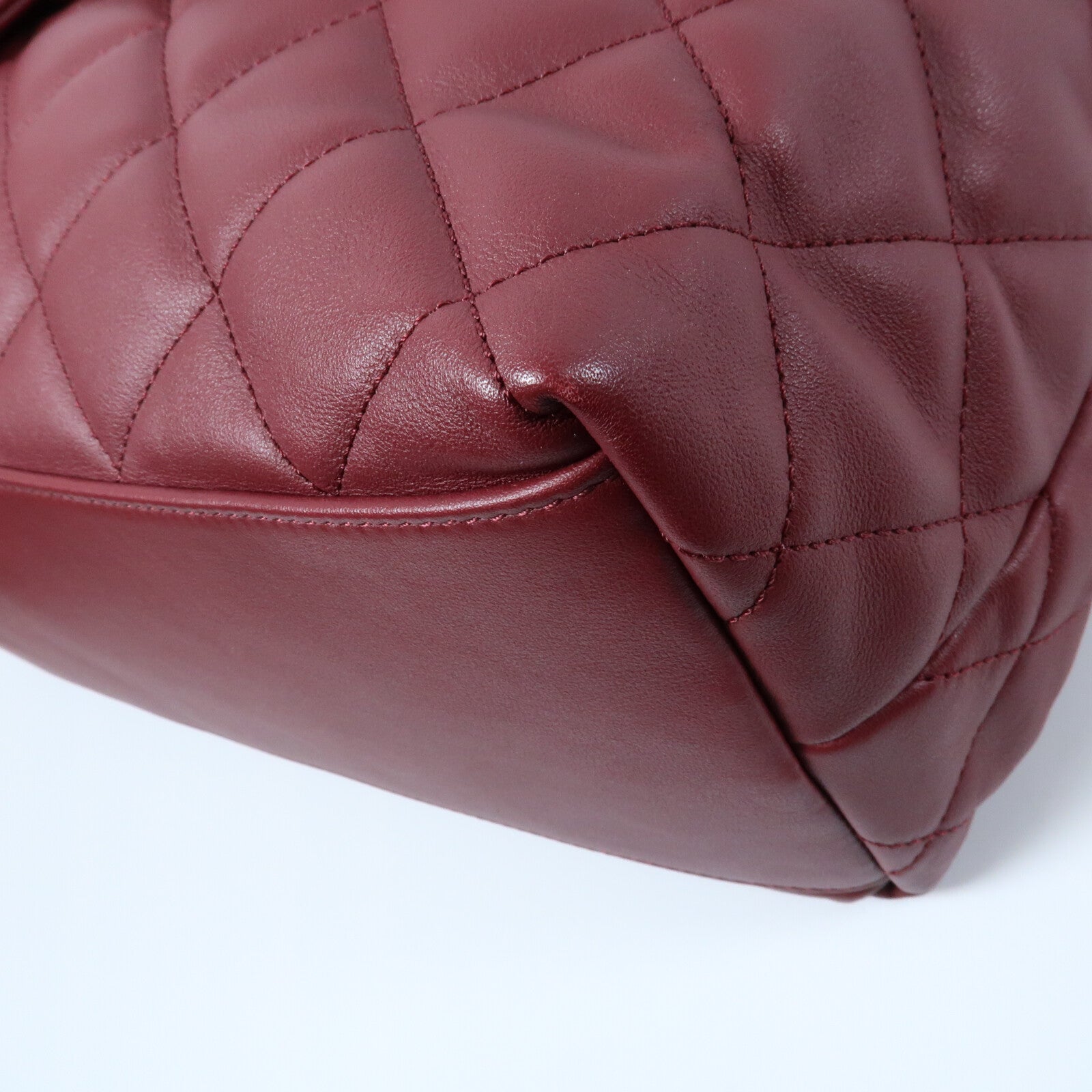 CHANEL 牛皮皮革Maxi Hobo金扣肩背袋