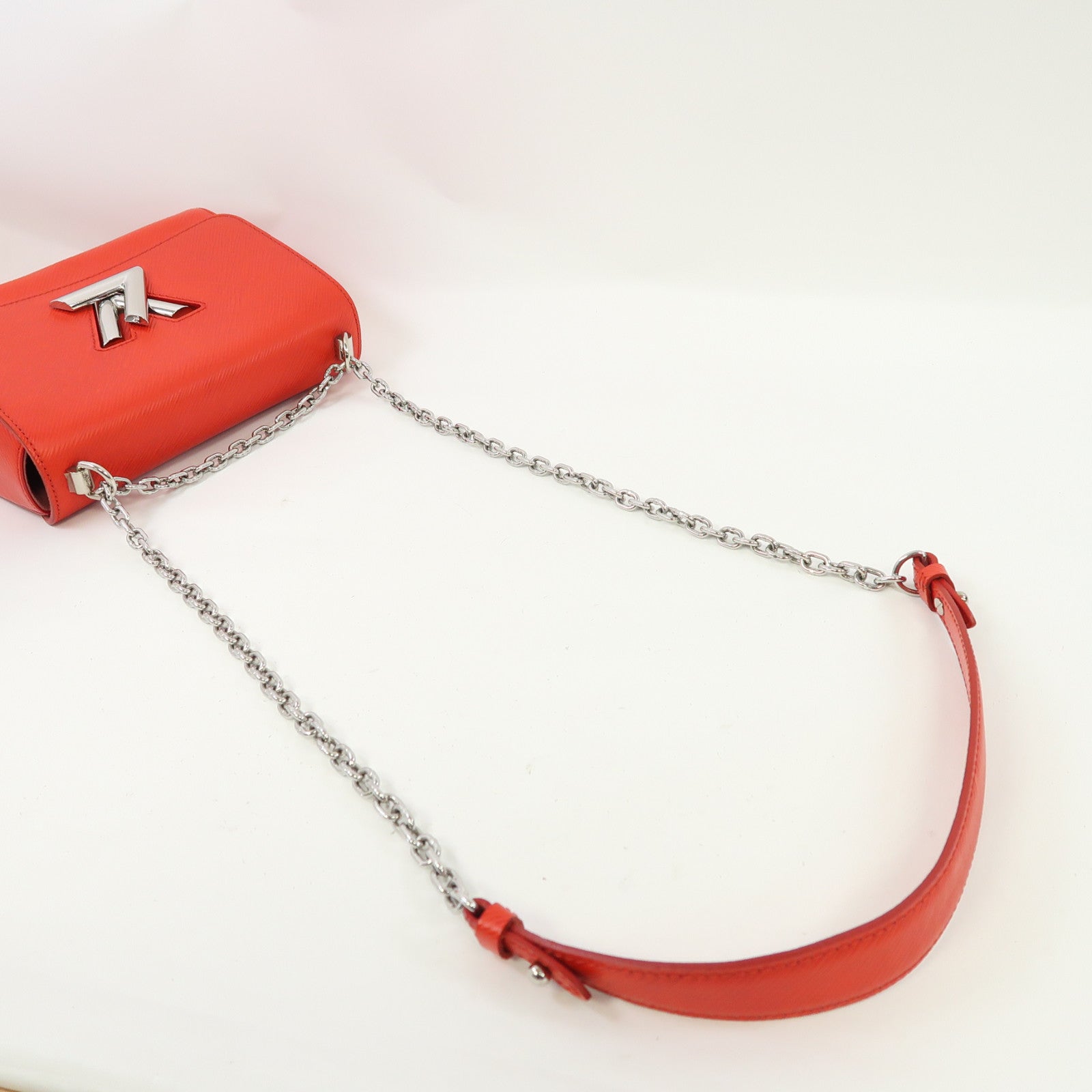 LOUIS VUITTON Epi皮革Twist MM銀扣鏈帶肩背袋紅色