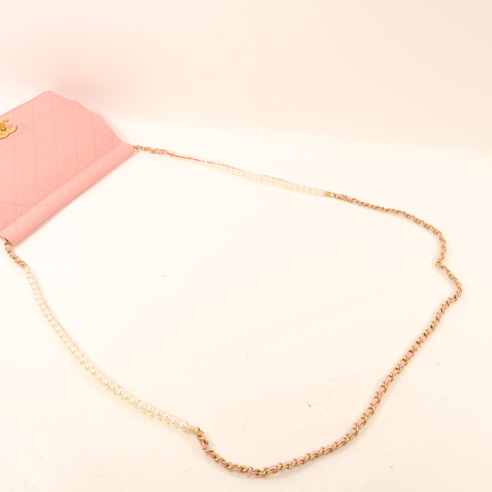 CHANEL 牛皮皮革Chain Shoulder金扣鏈帶肩背袋粉紅色