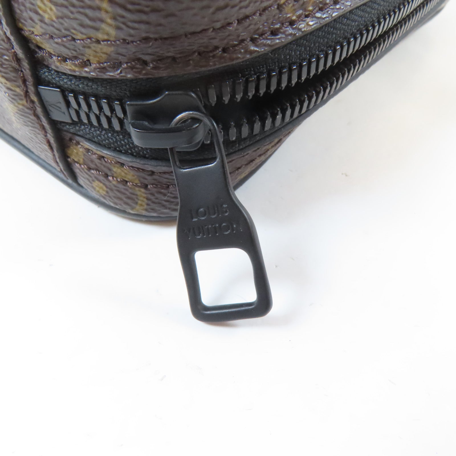 LOUIS VUITTON 【激減優惠】Monogram Utility Front Bag肩背袋啡色