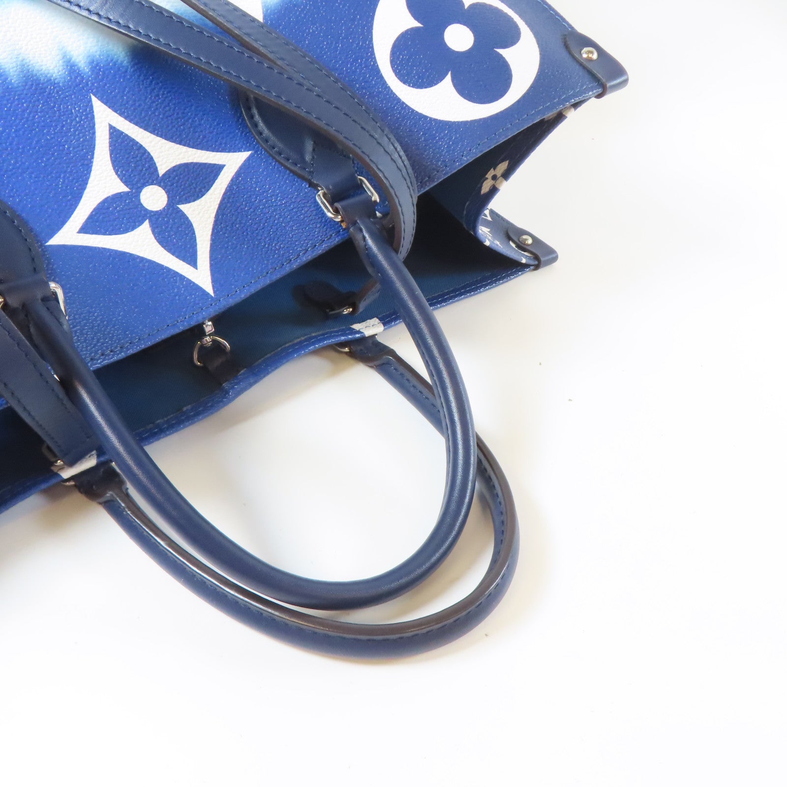LOUIS VUITTON 【激減優惠】Monogram Escale OnTheGo GM銀扣手挽肩背兩用袋藍色/白色