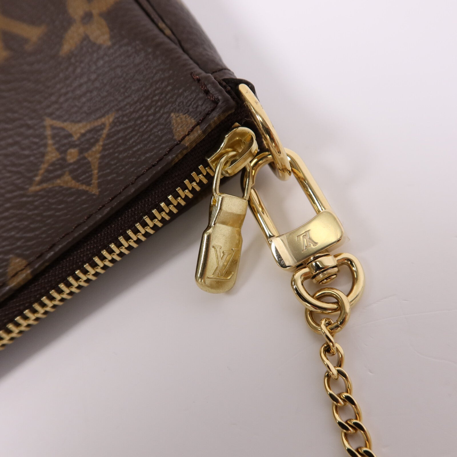 LOUIS VUITTON Monogram Mini Pochette Accessoires金扣手挽袋
