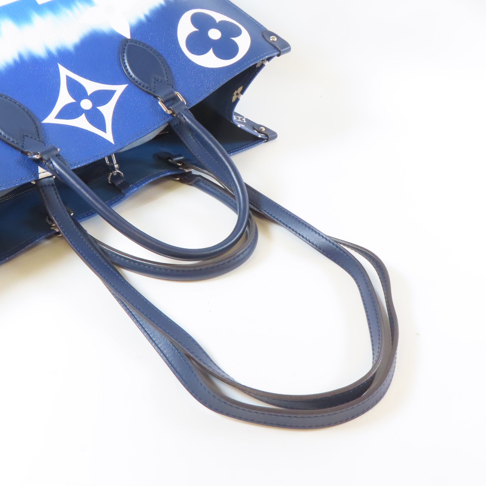 LOUIS VUITTON 【激減優惠】Monogram Escale OnTheGo GM銀扣手挽肩背兩用袋藍色/白色