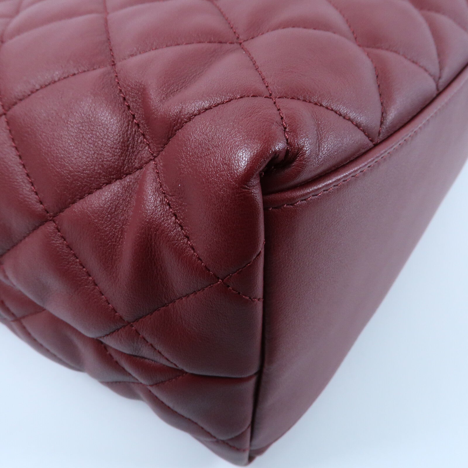 CHANEL 牛皮皮革Maxi Hobo金扣肩背袋