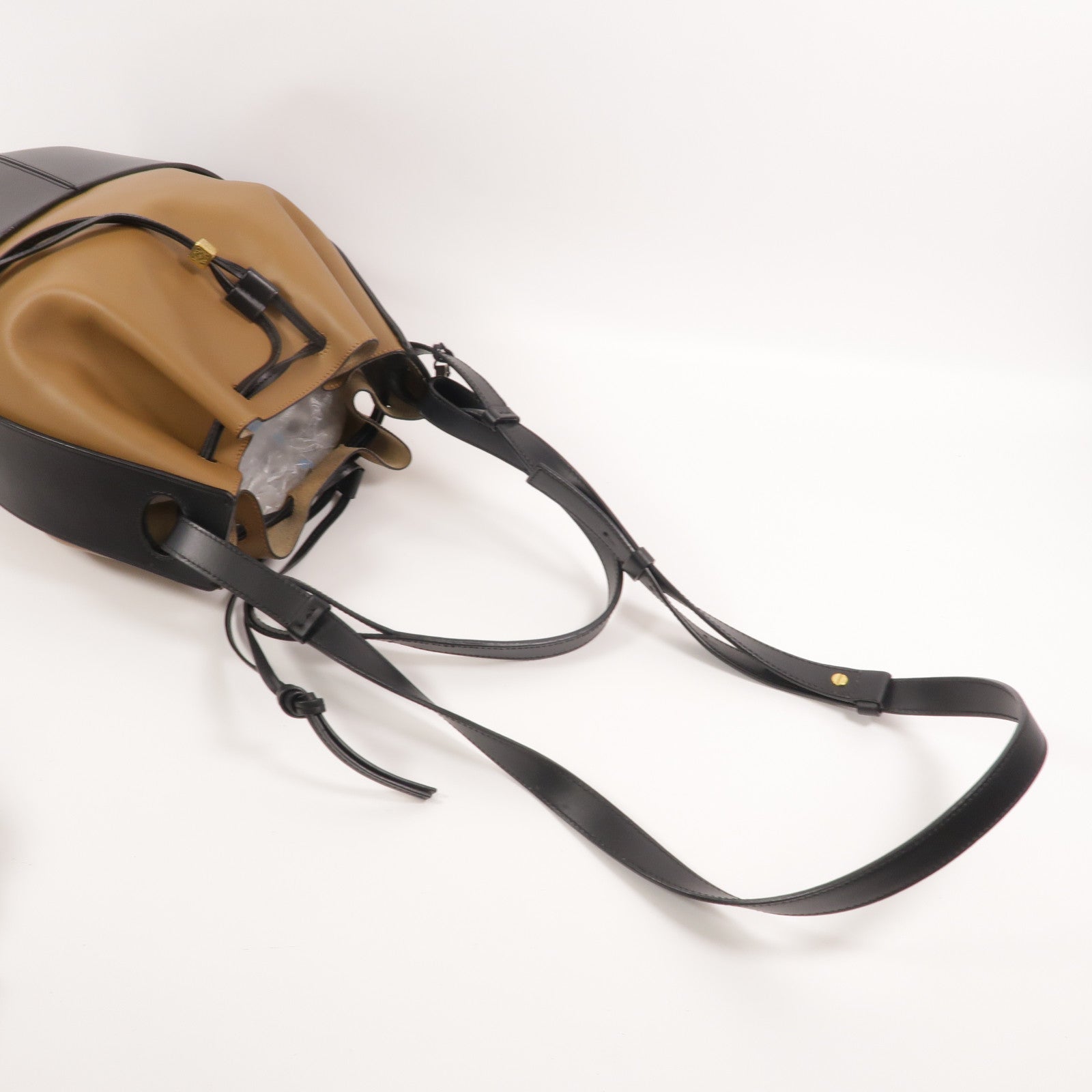 LOEWE 牛皮皮革Balloon Bucket Medium手挽肩背兩用袋