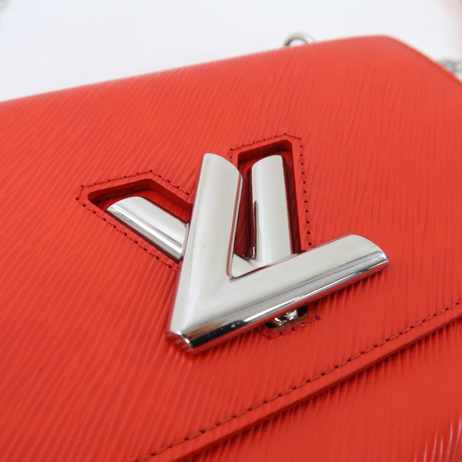 LOUIS VUITTON Epi皮革Twist MM銀扣鏈帶肩背袋紅色